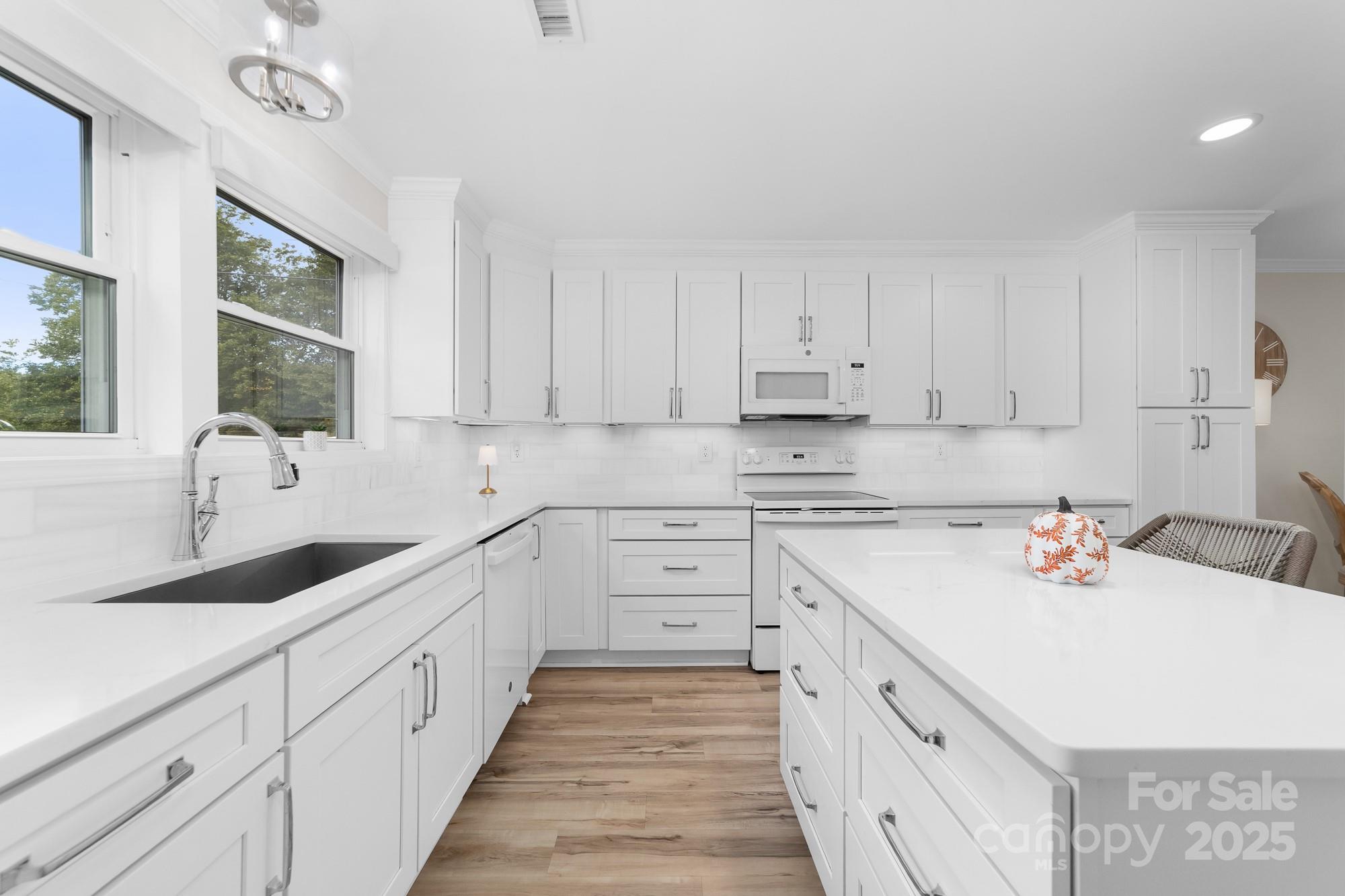 1532 South Point Road Property Photo 11