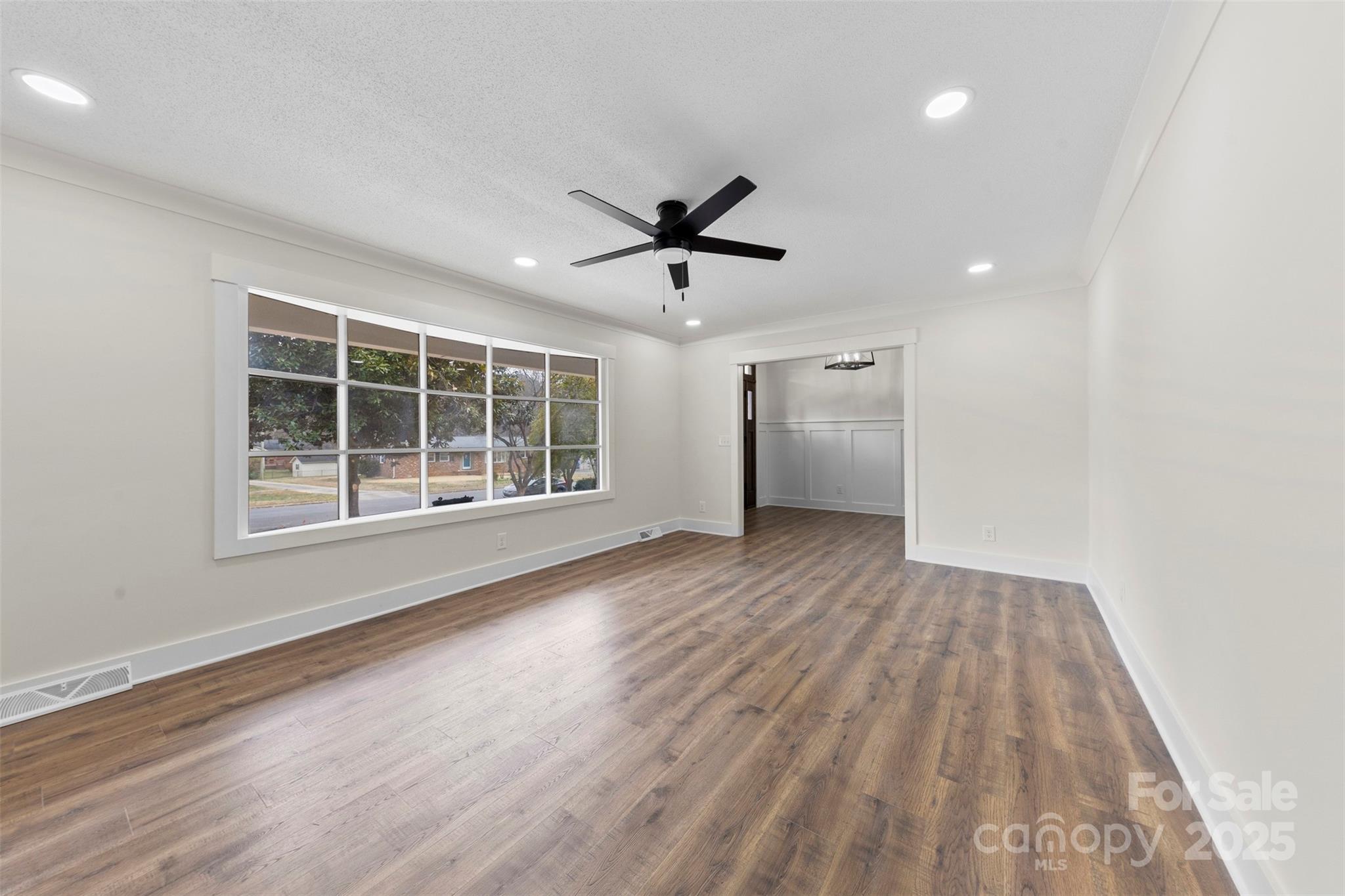1915 Kingston Drive Property Photo
