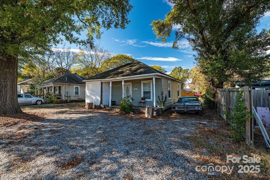 1216 E Cedar Avenue Property Photo