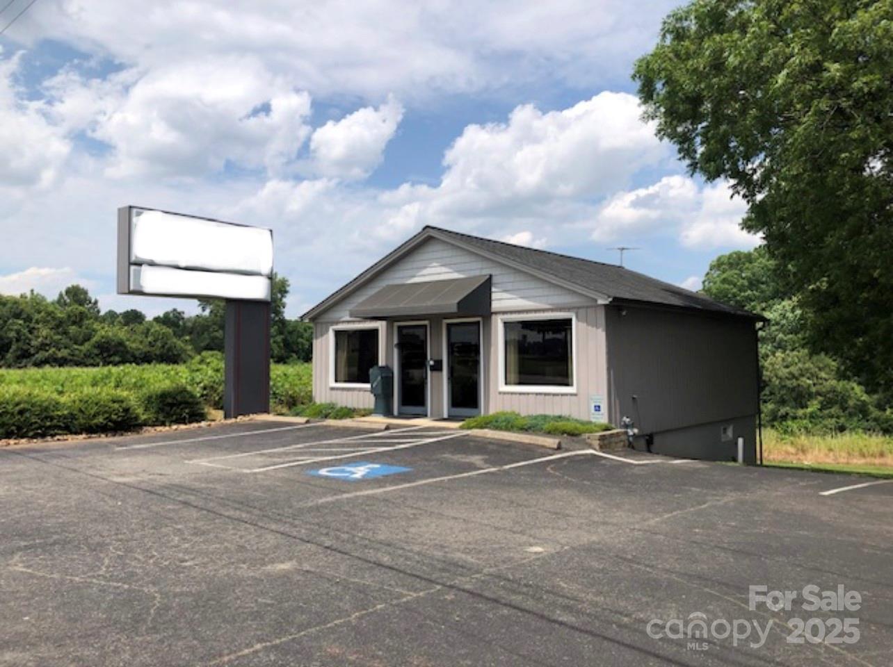 2015 E Marion Street Property Photo 3