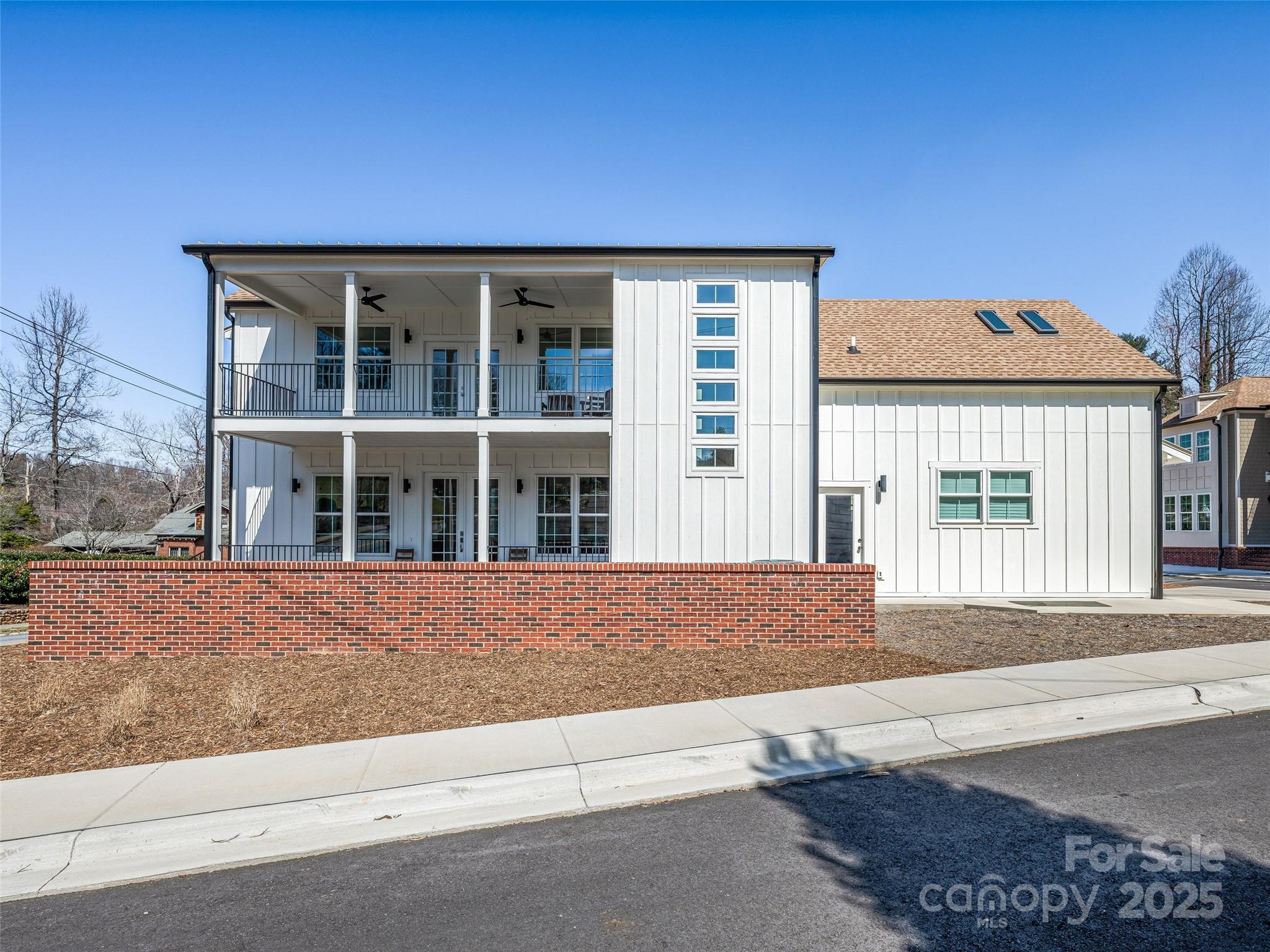 60 Skyvue Court Property Photo 3