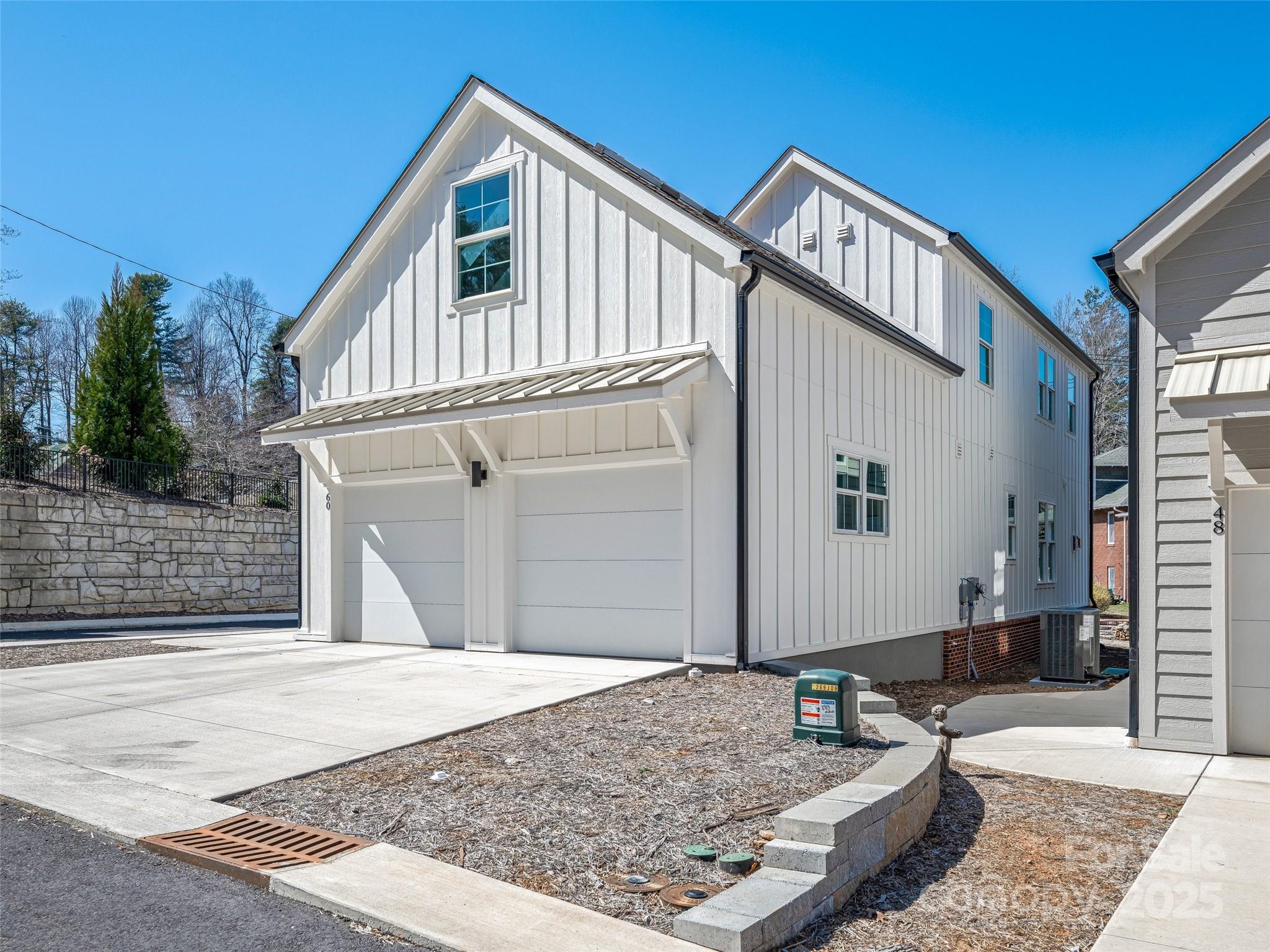 60 Skyvue Court Property Photo 6