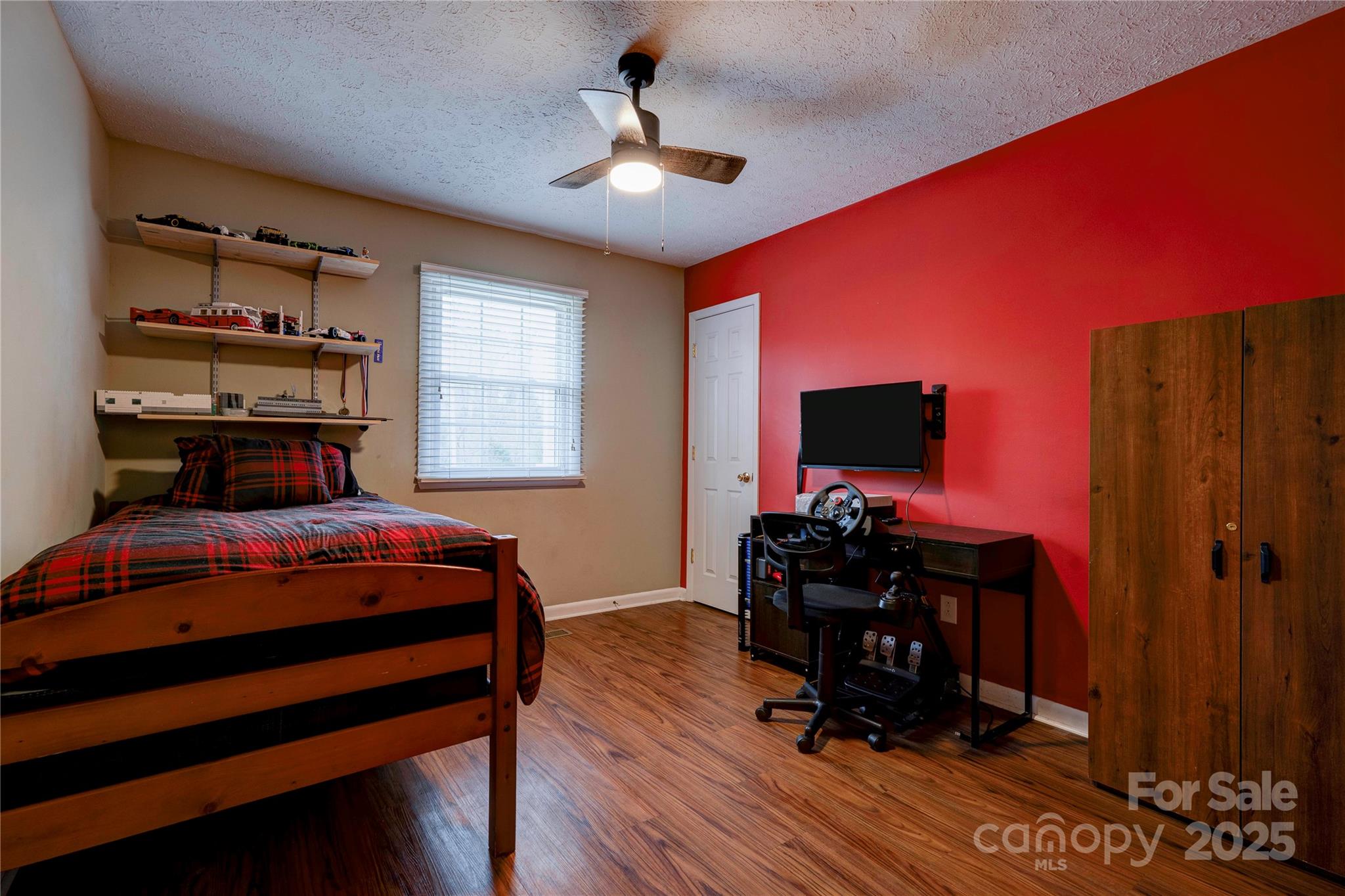 1925 S Lafayette Street Property Photo 13