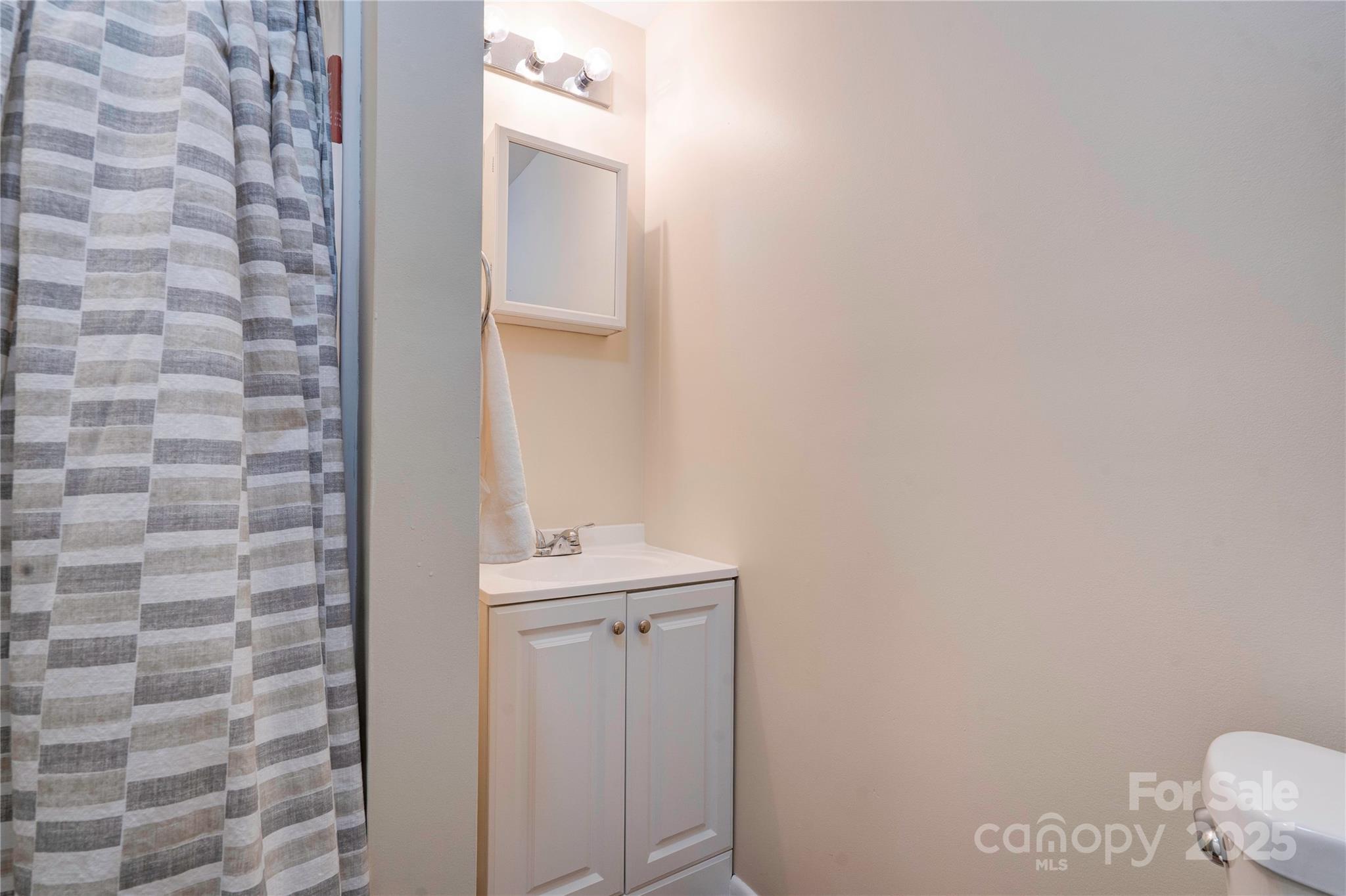 1925 S Lafayette Street Property Photo 31