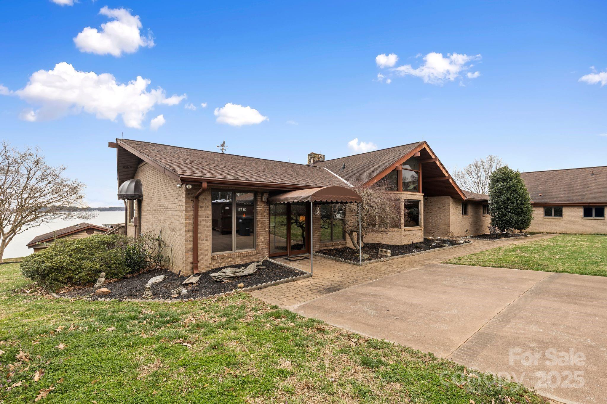 167 Points End Drive Property Photo 23