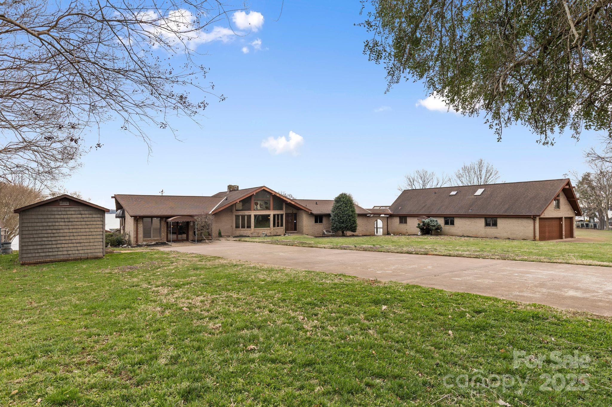 167 Points End Drive Property Photo 25
