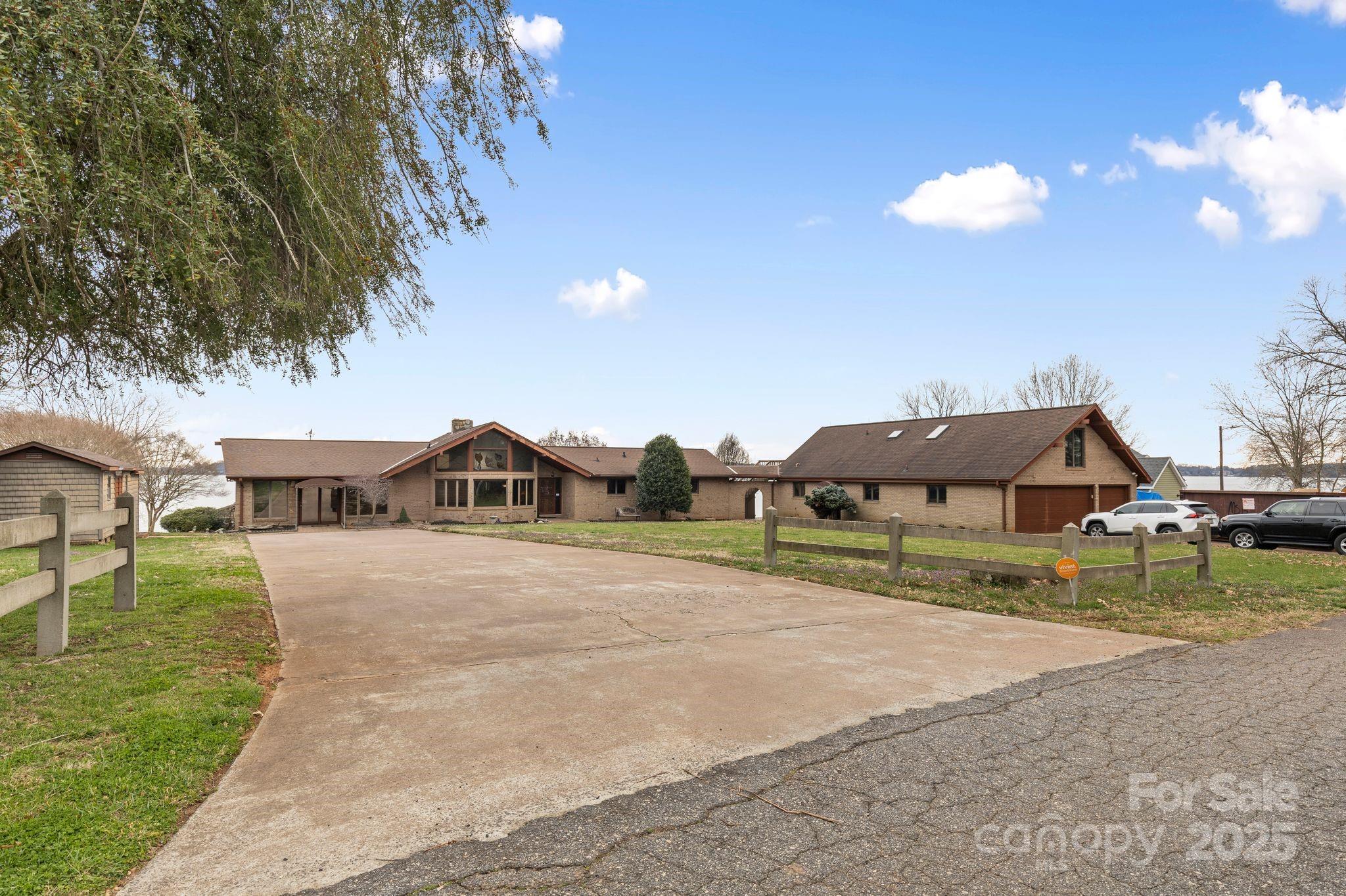 167 Points End Drive Property Photo 27