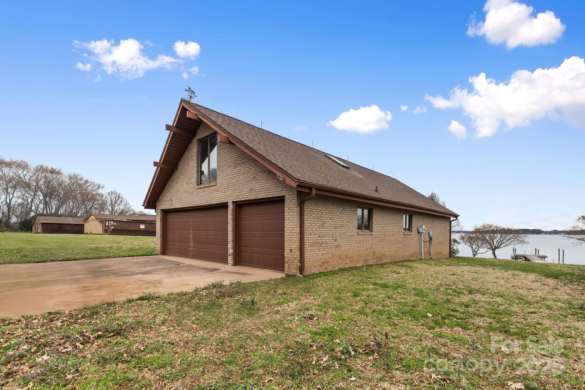167 Points End Drive Property Photo 31