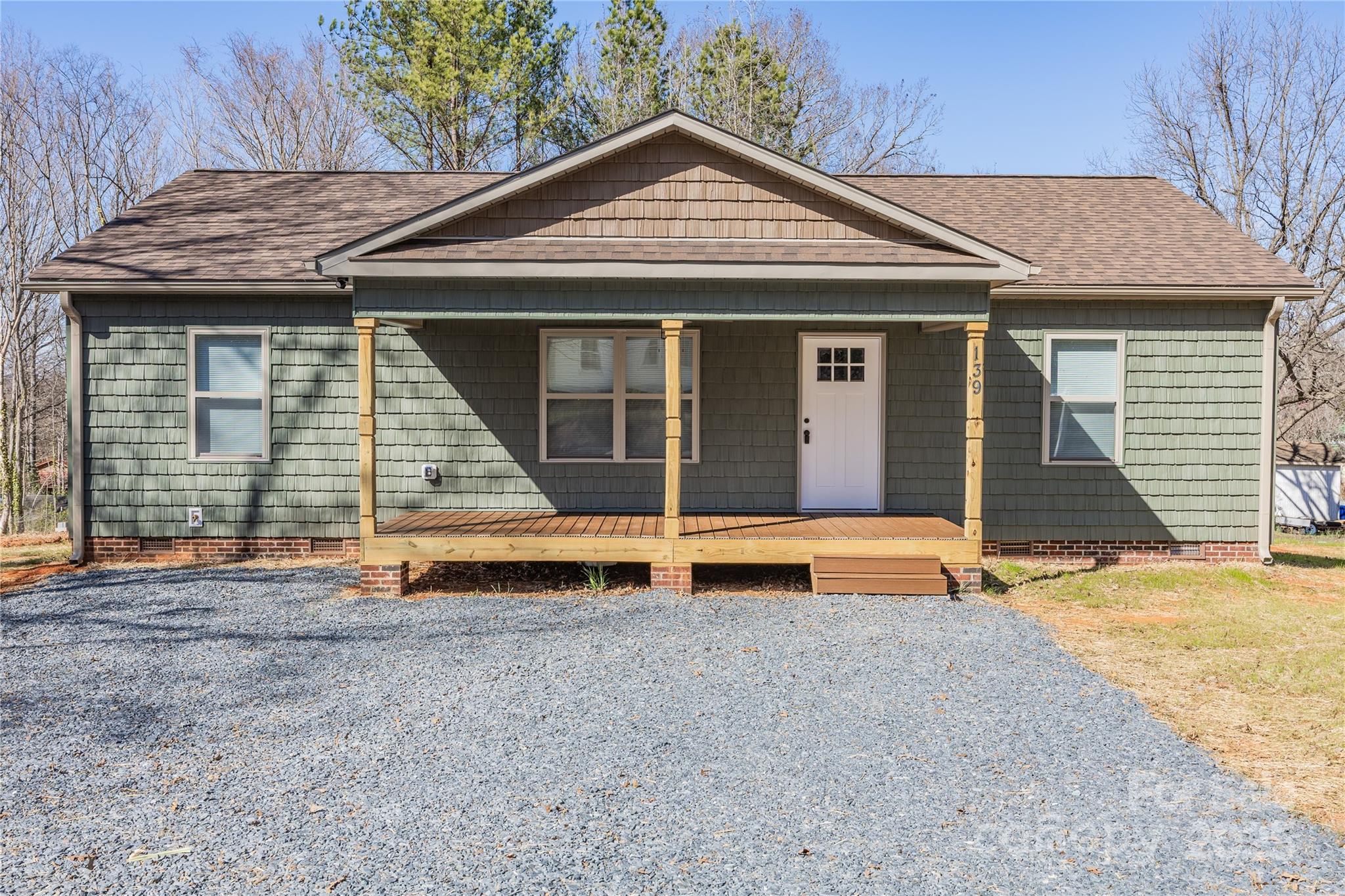 139 E Carroll Avenue Property Photo