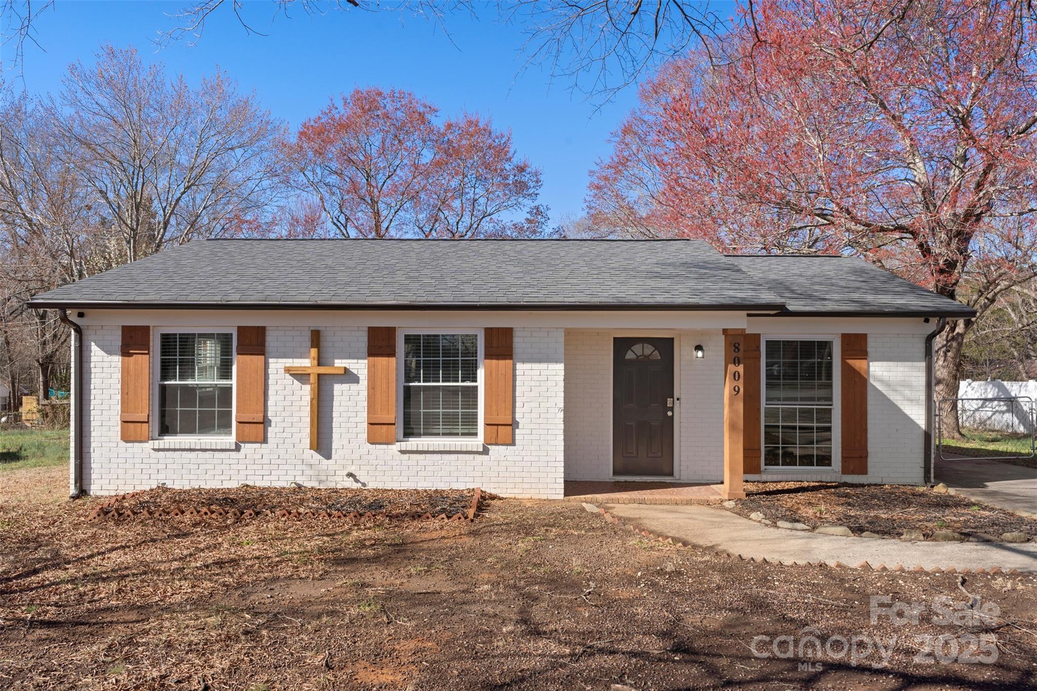 8009 Idlewild Road Property Photo