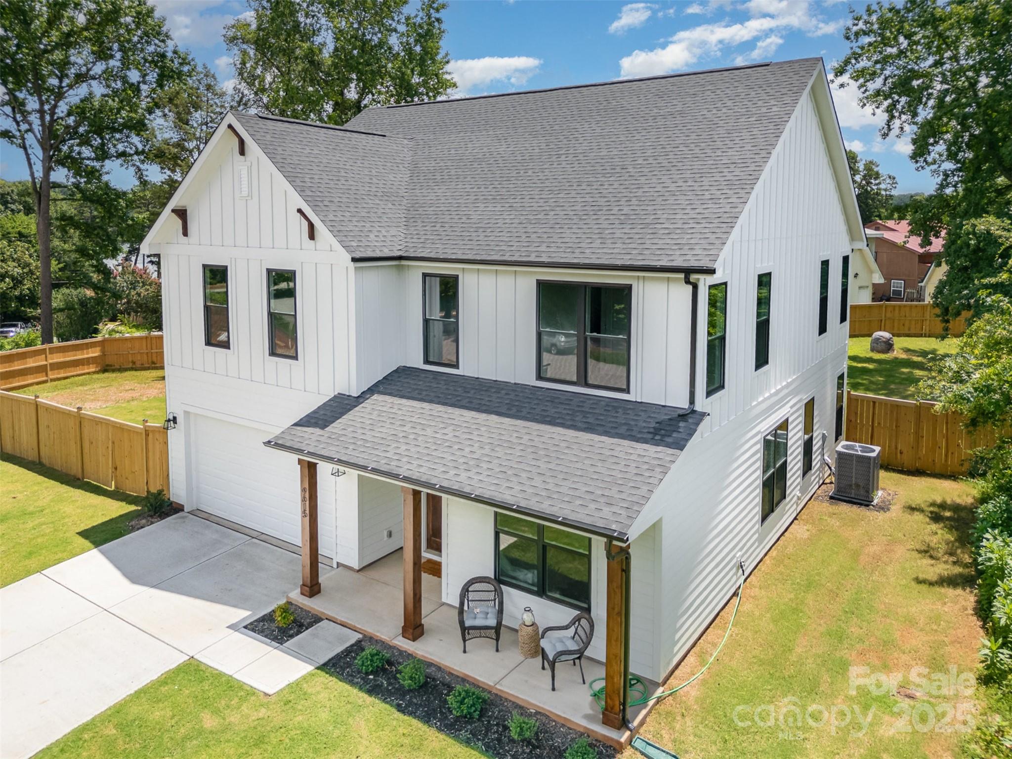 9615 Riviera Drive Property Photo 5