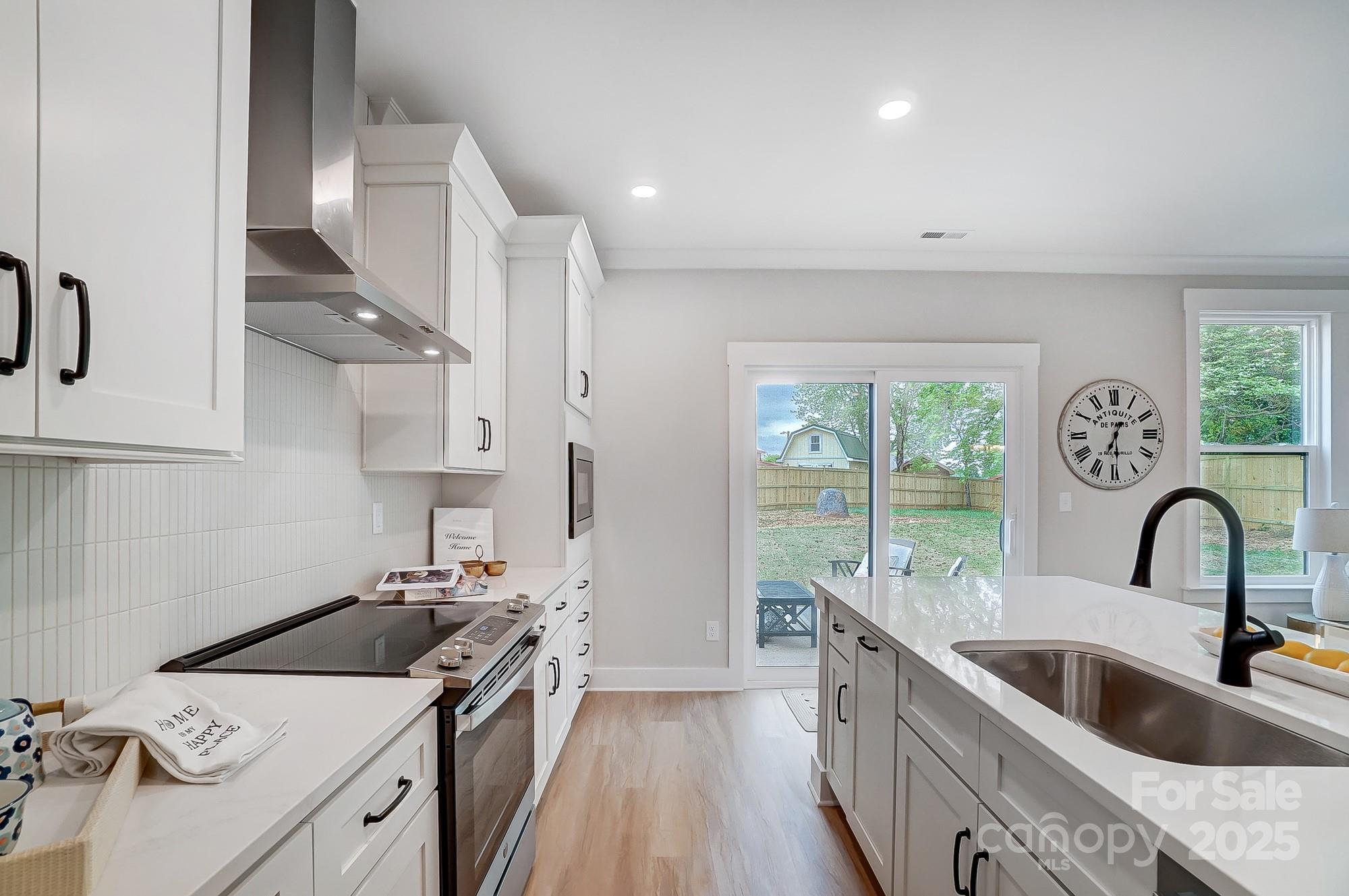 9615 Riviera Drive Property Photo 17