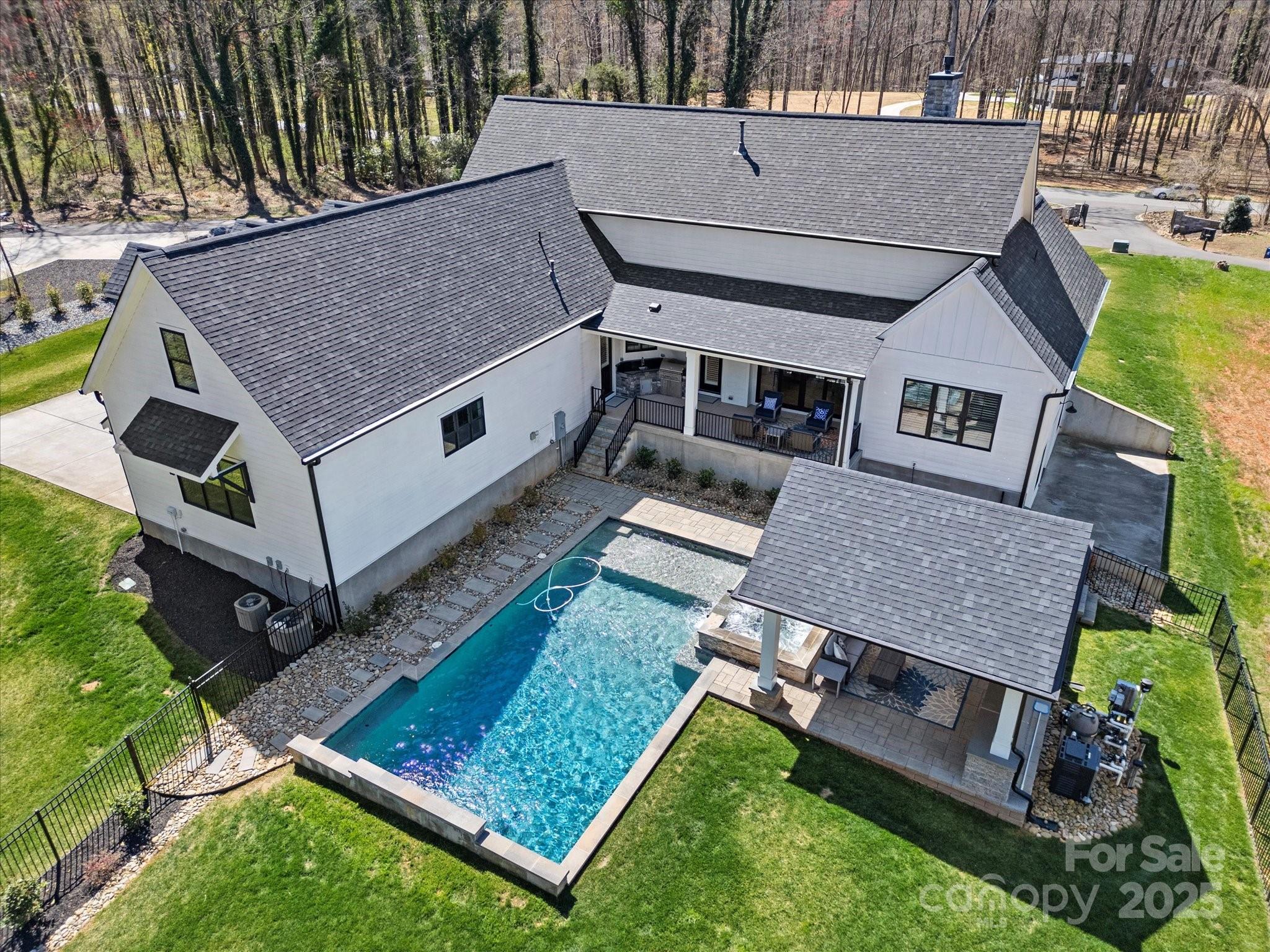 9614 Beatties Ford Road Property Photo 4