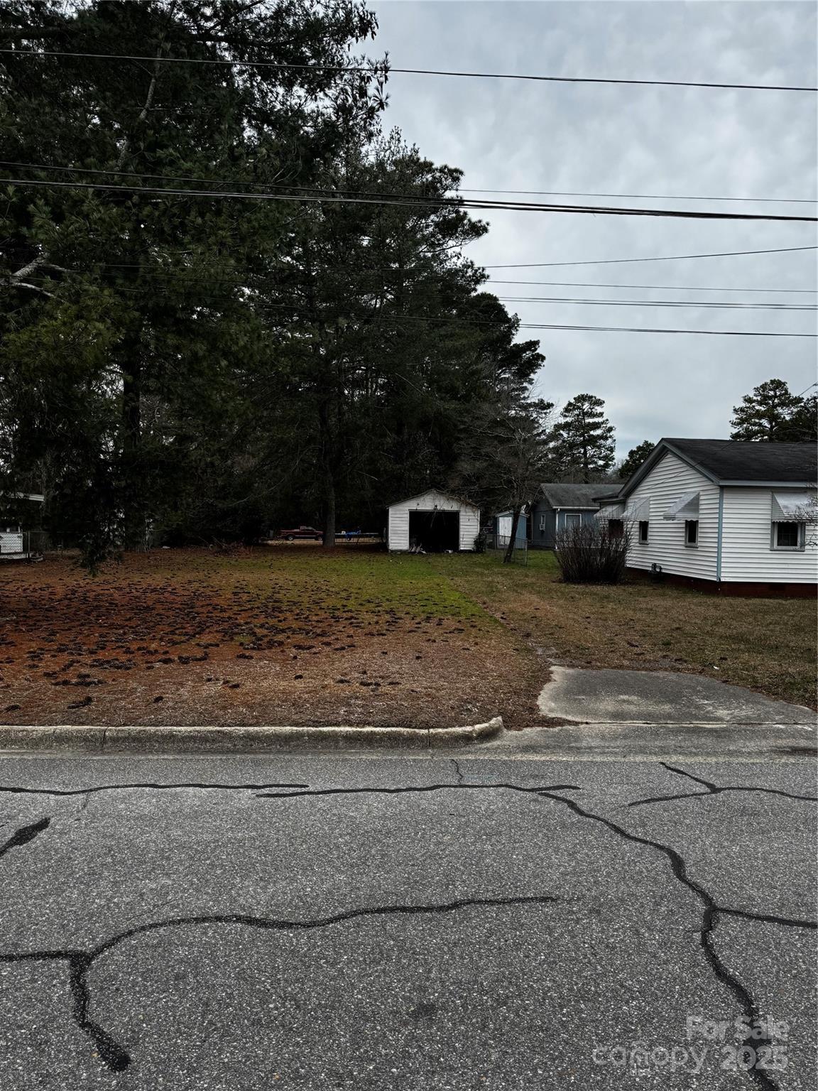 604 Hall Street Property Photo 2
