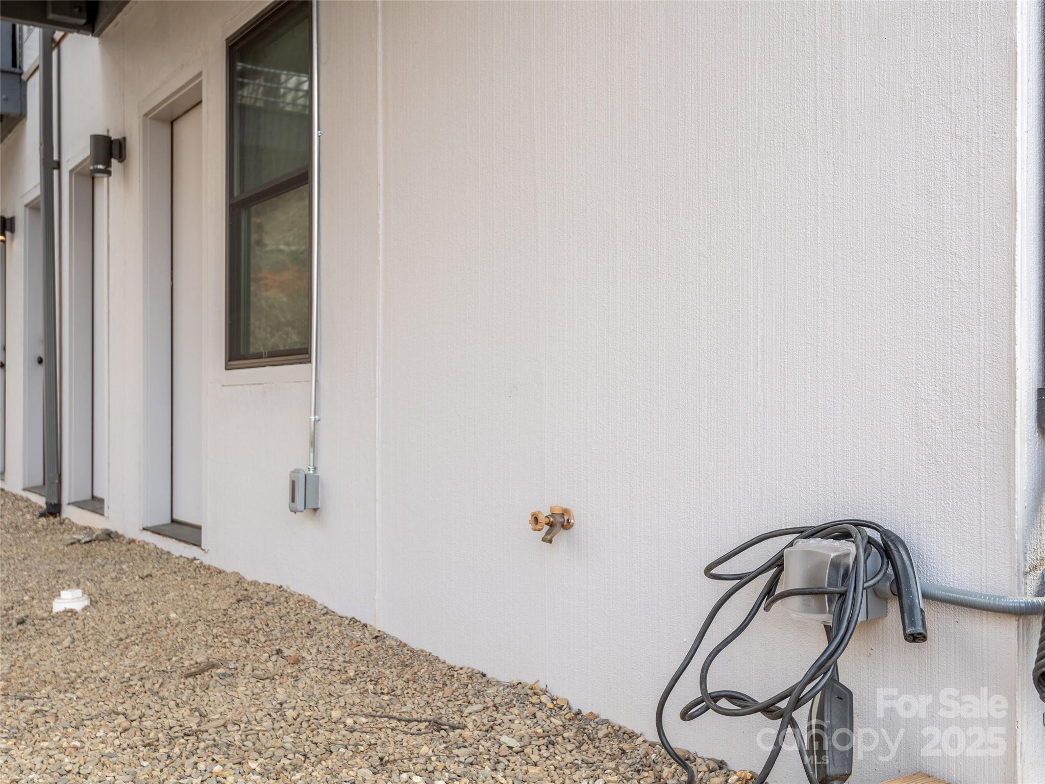 433 W Haywood Street Property Photo 21