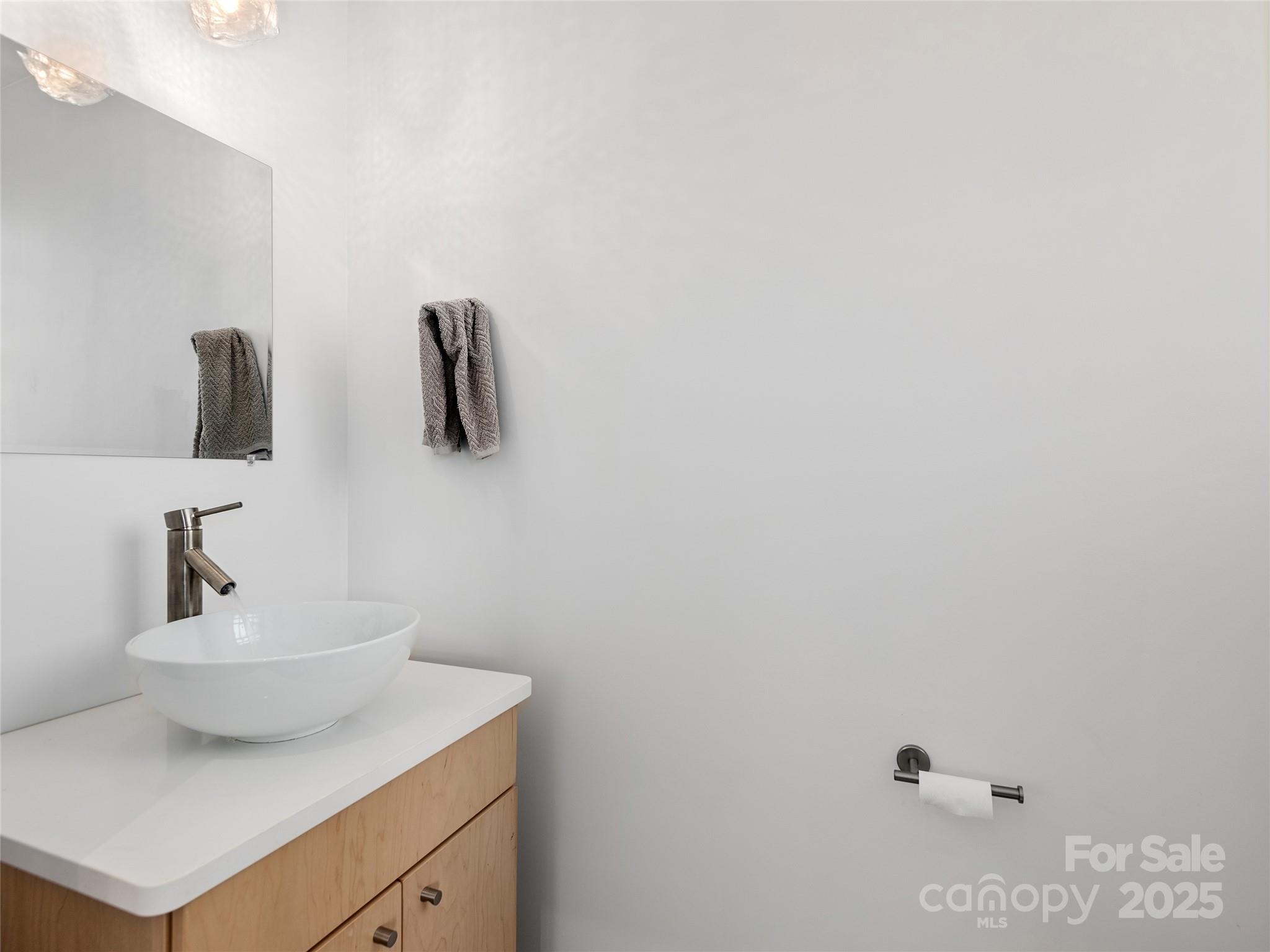 433 W Haywood Street Property Photo 28