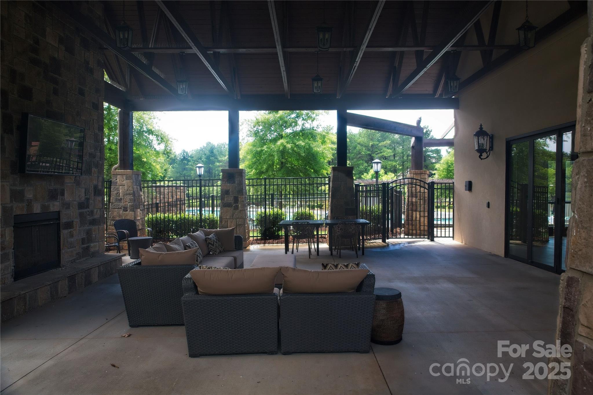 4155 Persimmon Road Property Photo 3