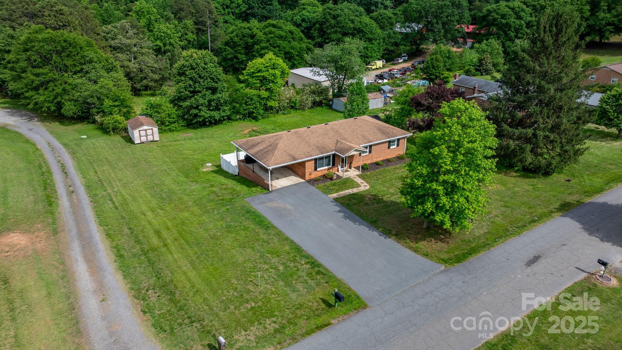 2609 Raintree Street Property Photo 5