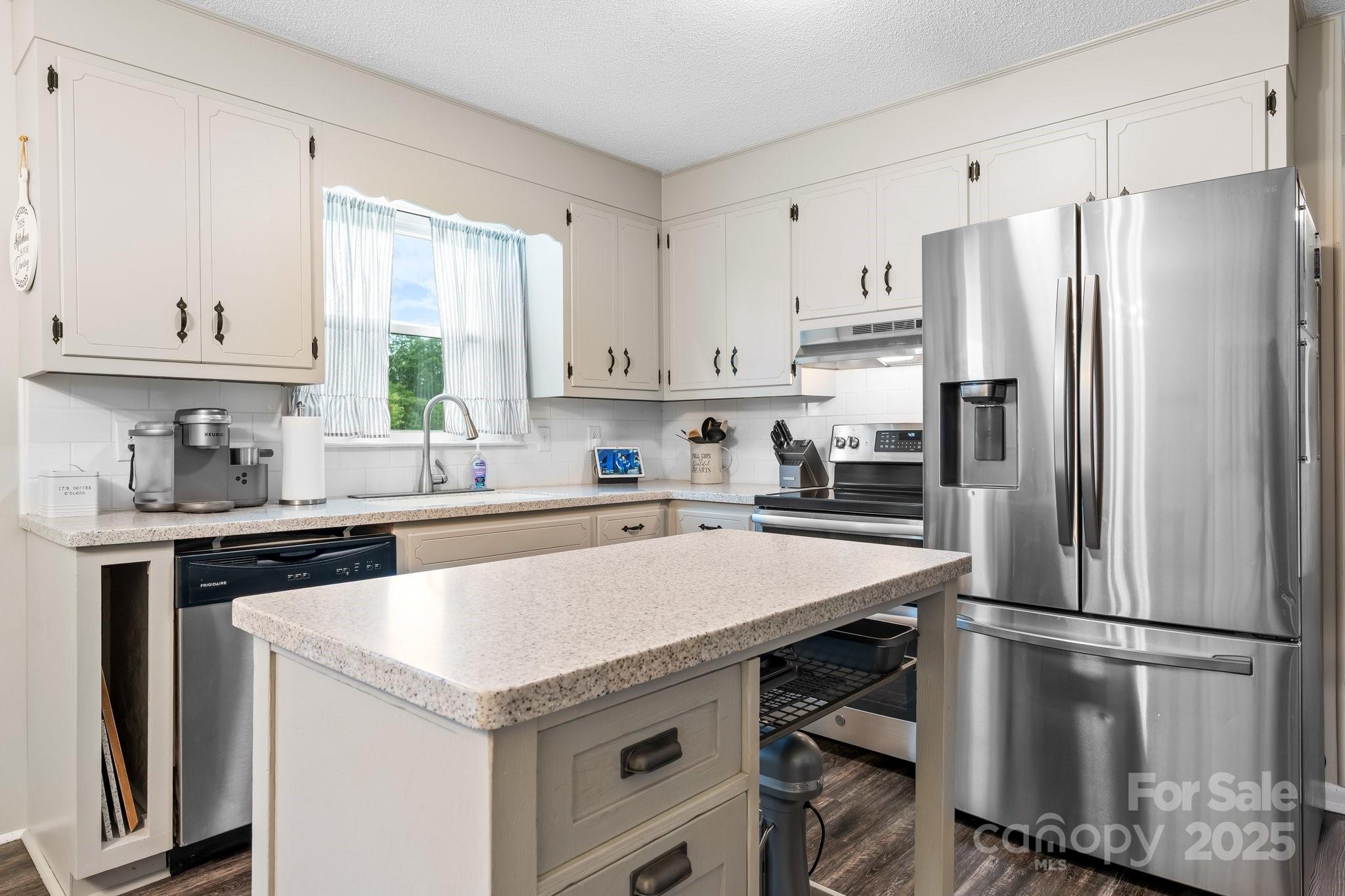 2609 Raintree Street Property Photo 10