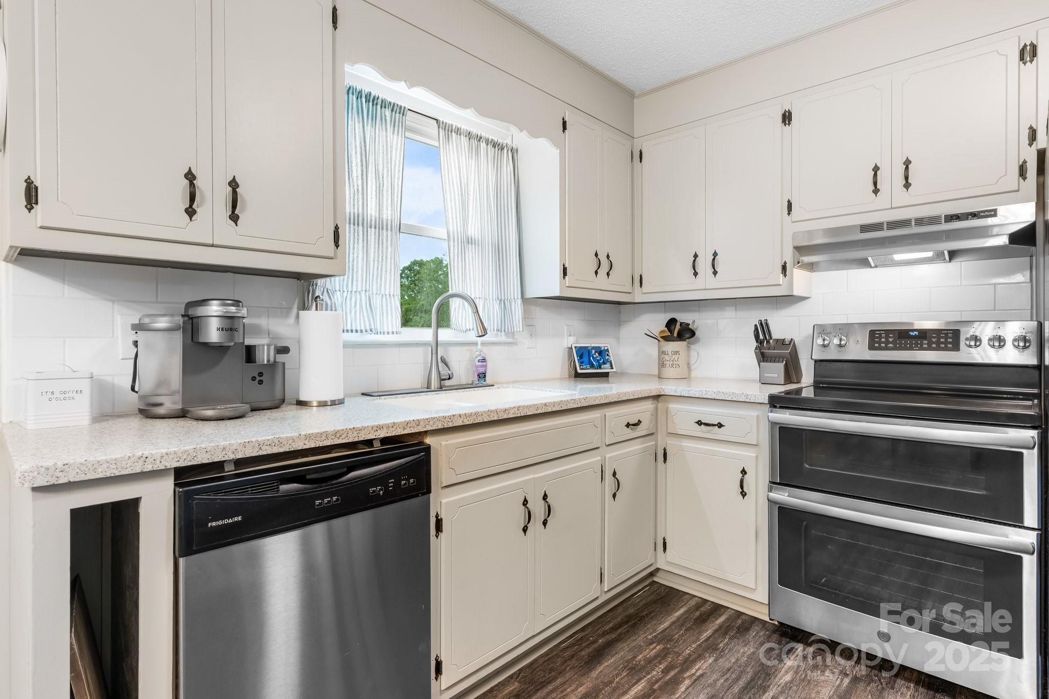 2609 Raintree Street Property Photo 11