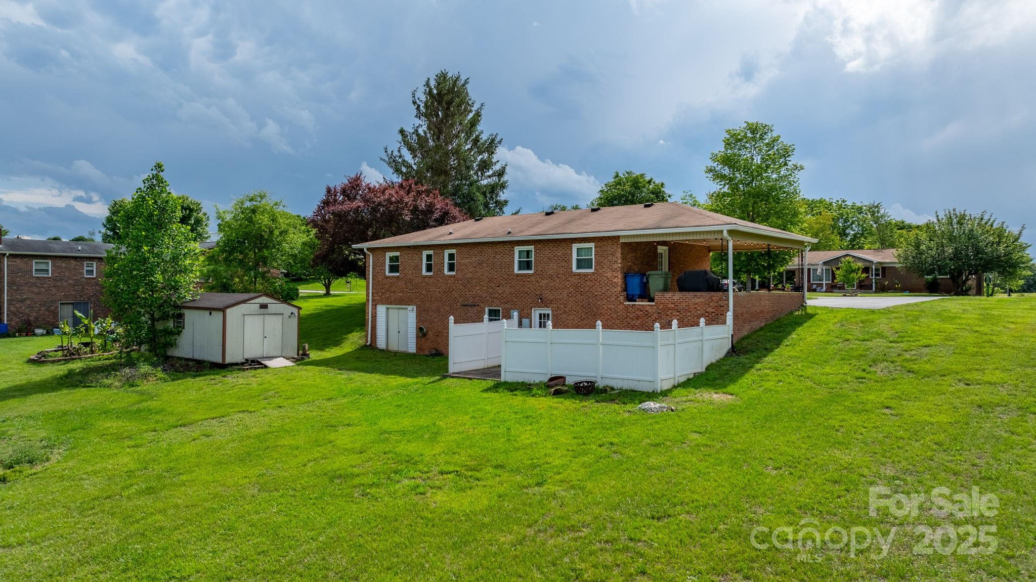 2609 Raintree Street Property Photo 21