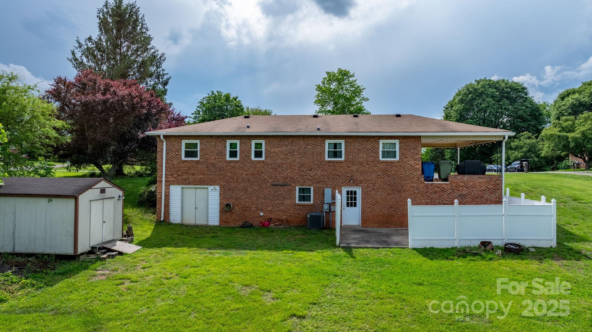 2609 Raintree Street Property Photo 22