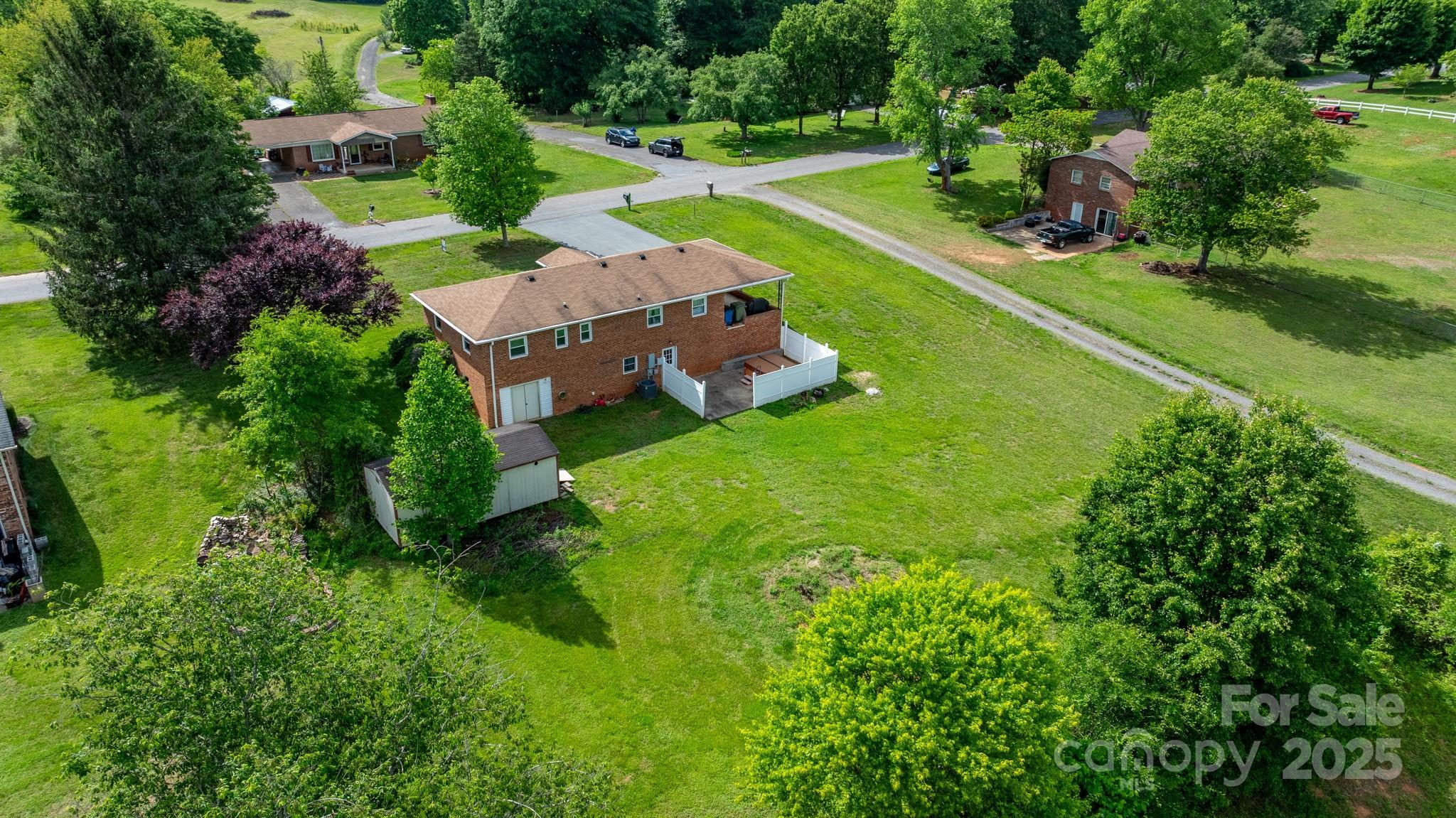 2609 Raintree Street Property Photo 32