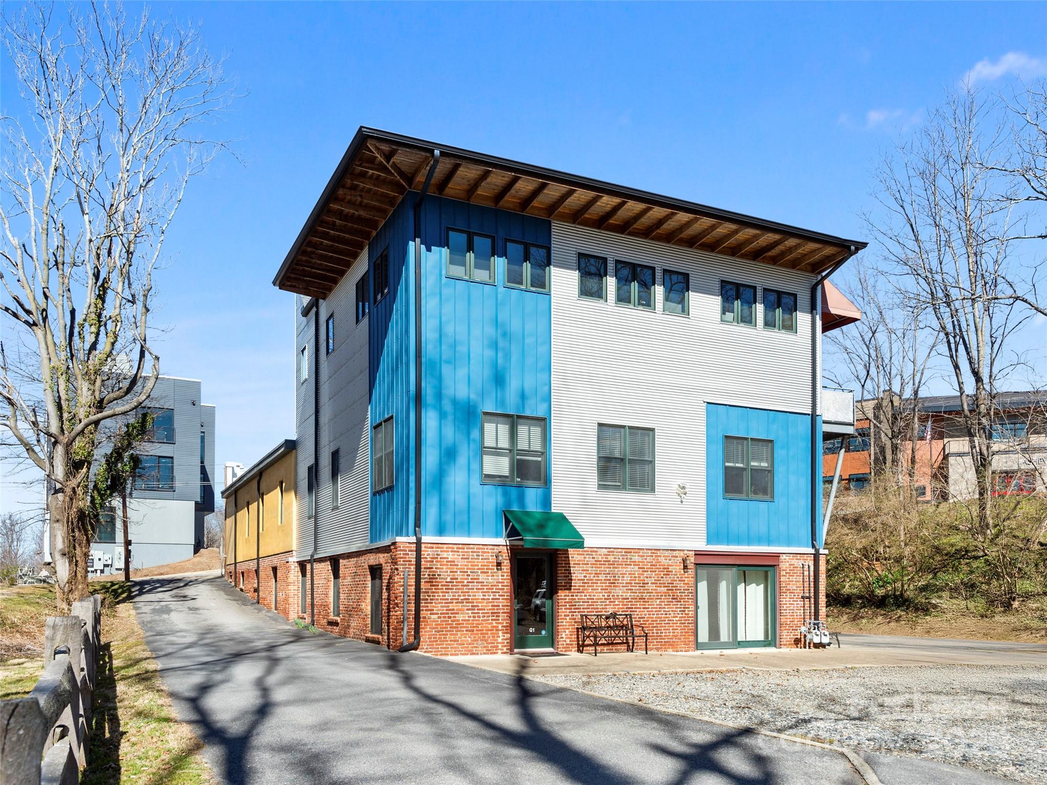 8 Magnolia Avenue Property Photo 1