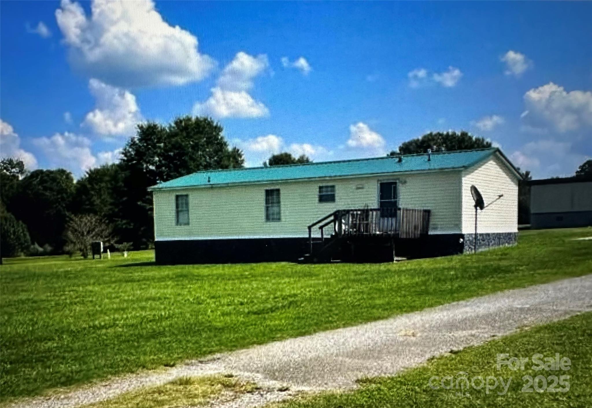 1803 Hines Road Property Photo 3
