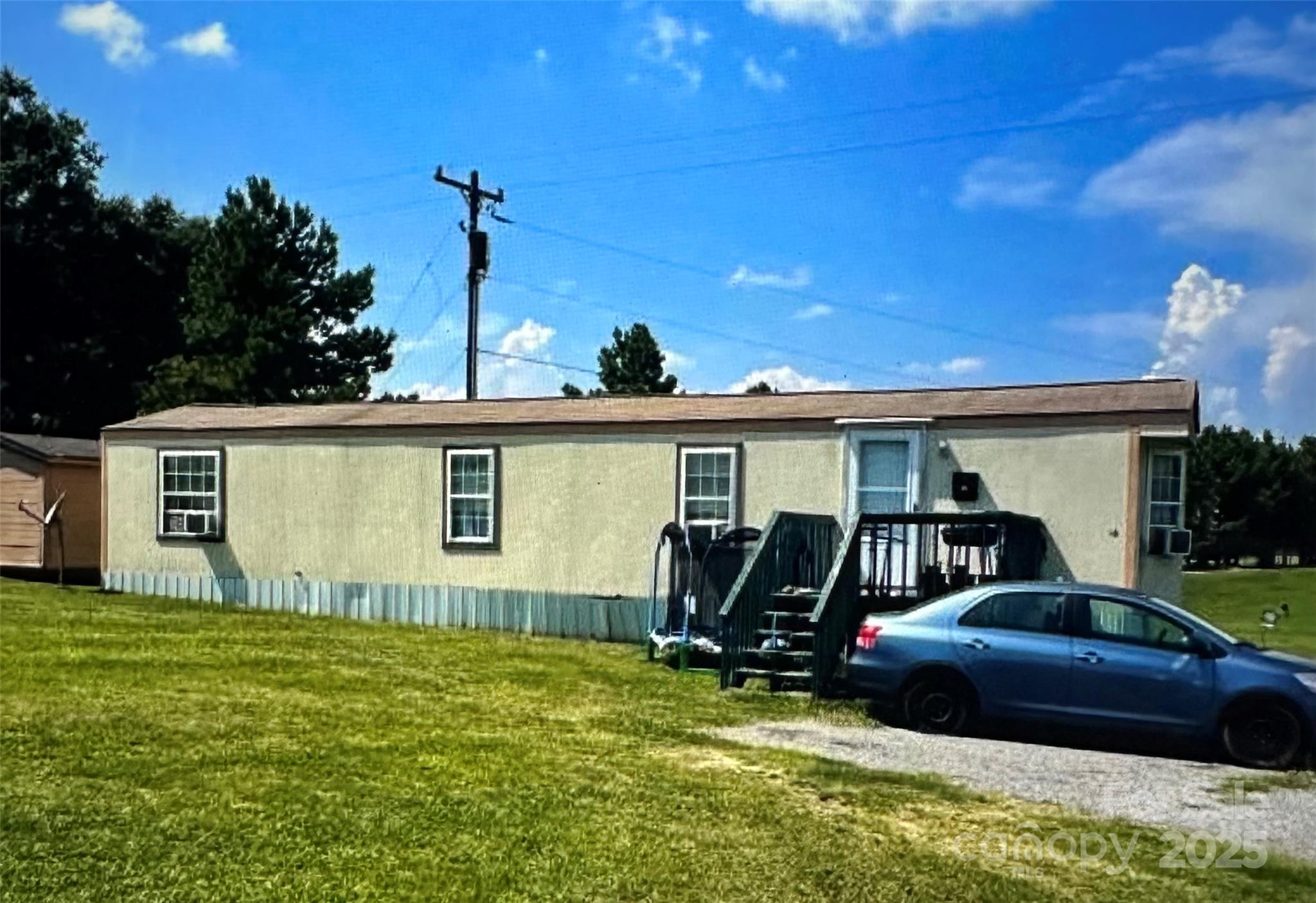 1803 Hines Road Property Photo 5