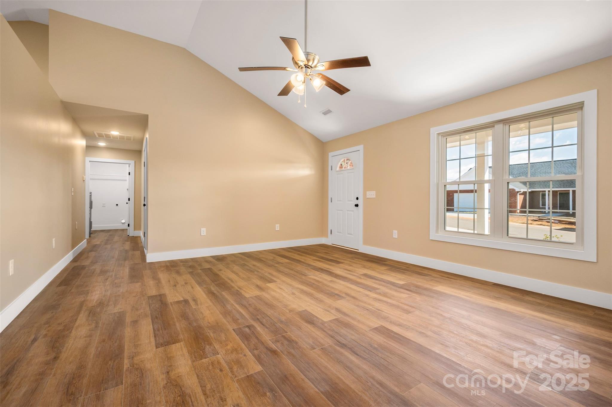 160 Central Park Circle Property Photo 9