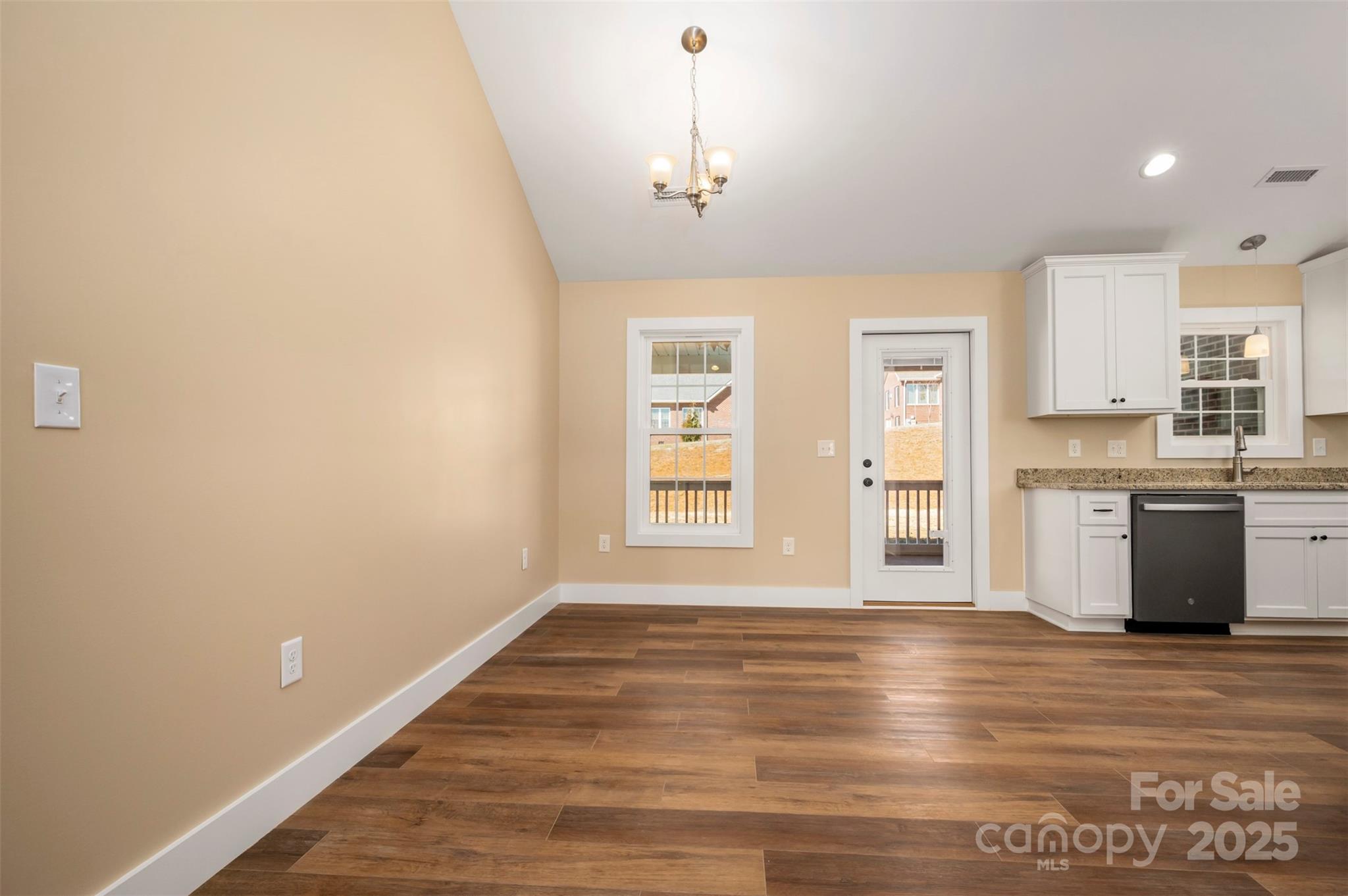 160 Central Park Circle Property Photo 10