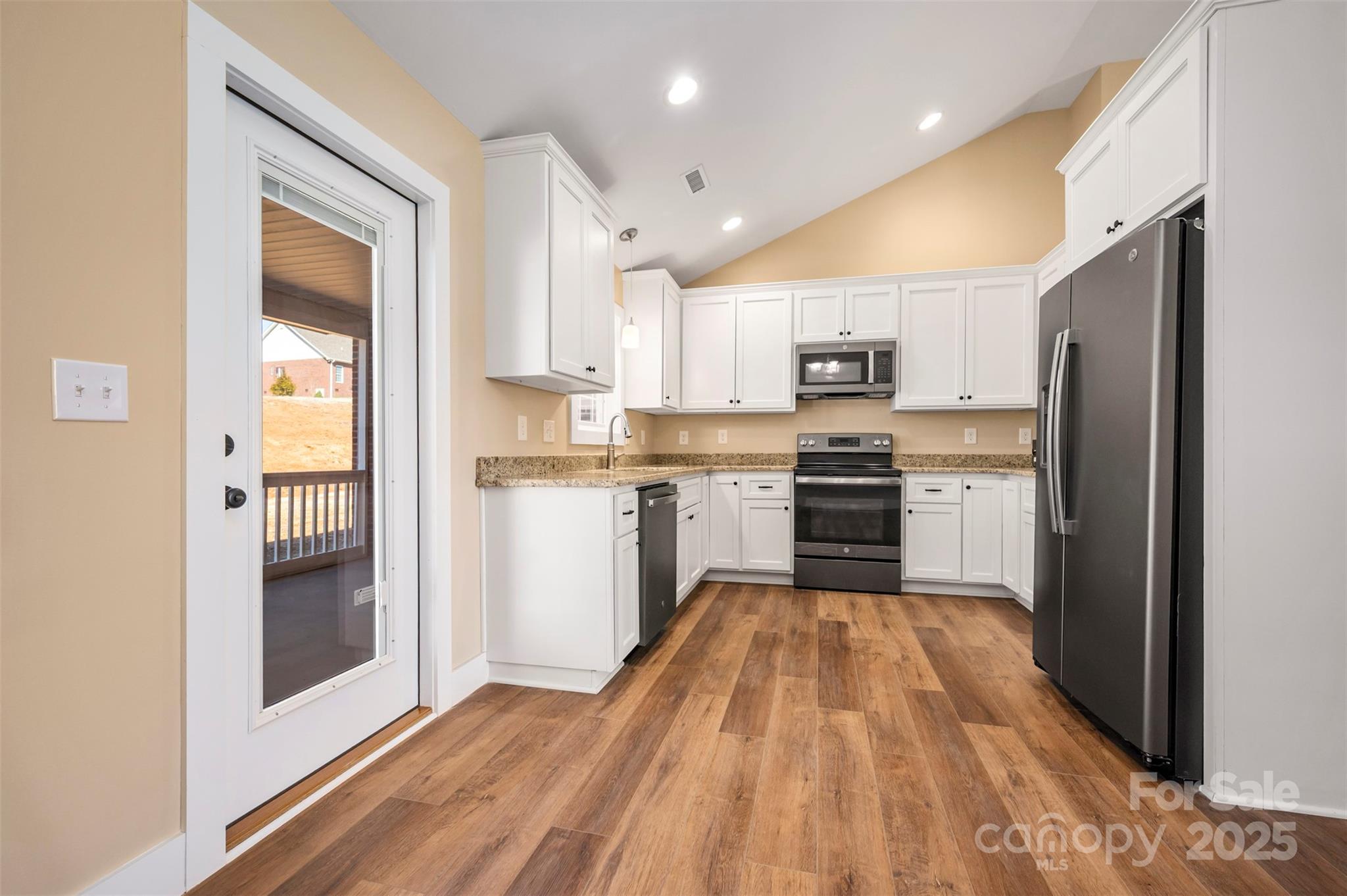 160 Central Park Circle Property Photo 11