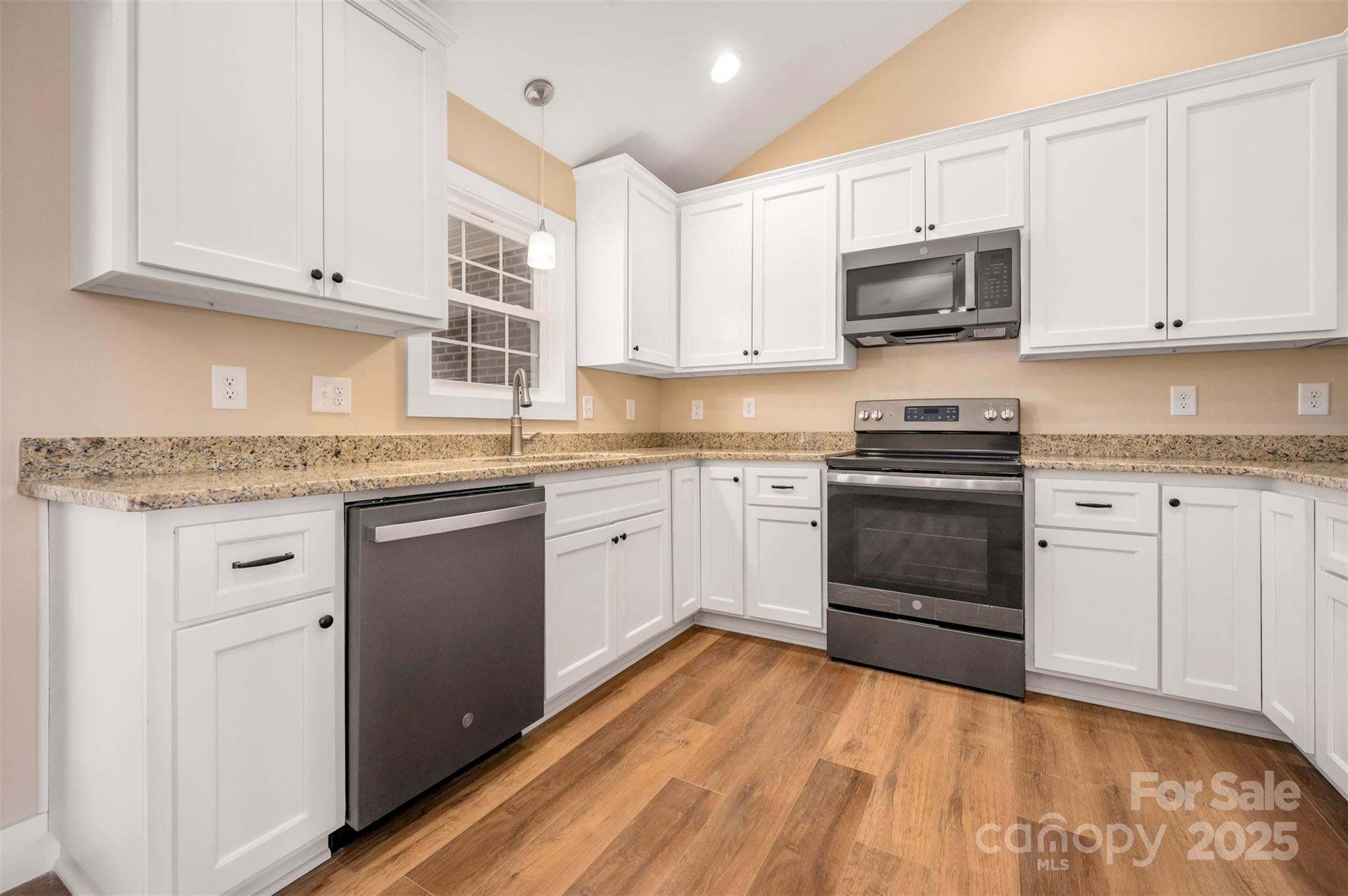 160 Central Park Circle Property Photo 12
