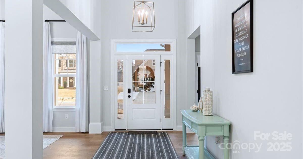 4034 Sagemont Drive Property Photo 3