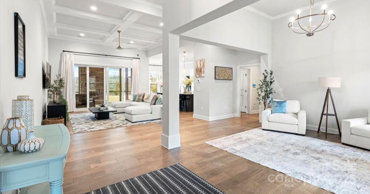 4034 Sagemont Drive Property Photo 4