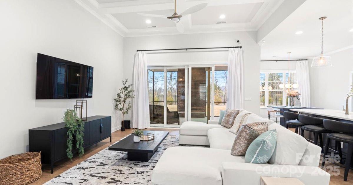 4034 Sagemont Drive Property Photo 5