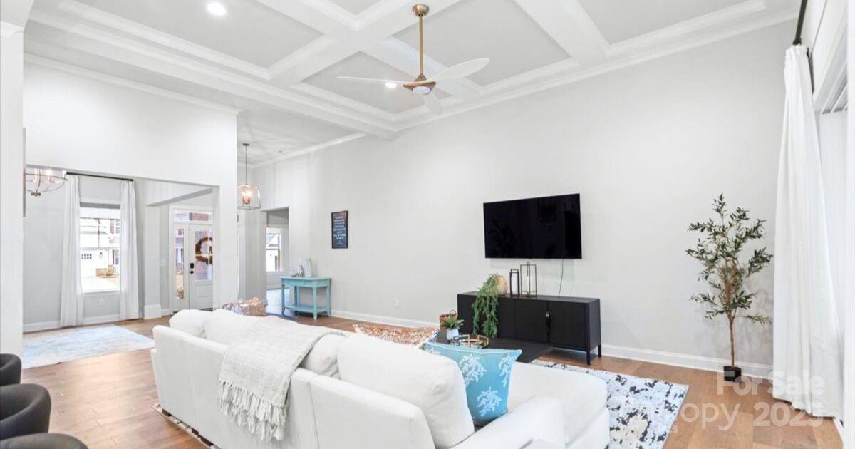 4034 Sagemont Drive Property Photo 6