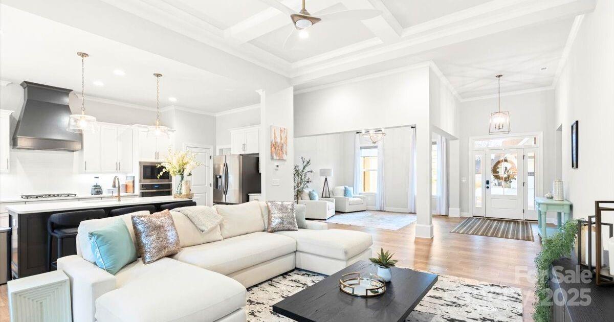 4034 Sagemont Drive Property Photo 7