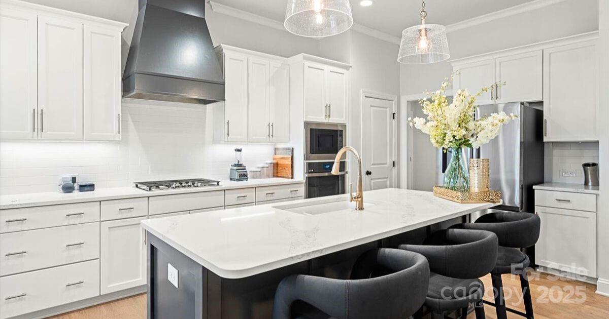 4034 Sagemont Drive Property Photo 8