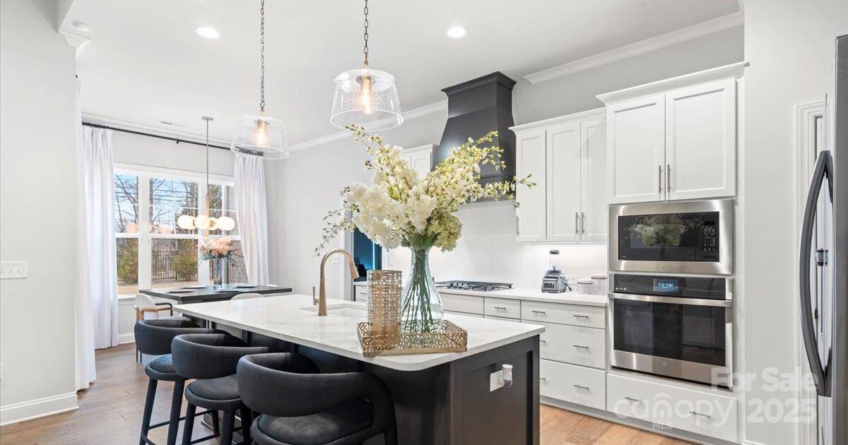 4034 Sagemont Drive Property Photo 9