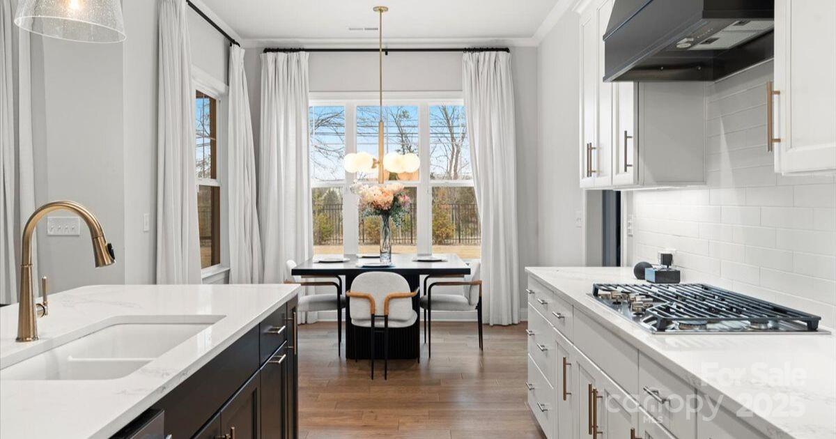 4034 Sagemont Drive Property Photo 11