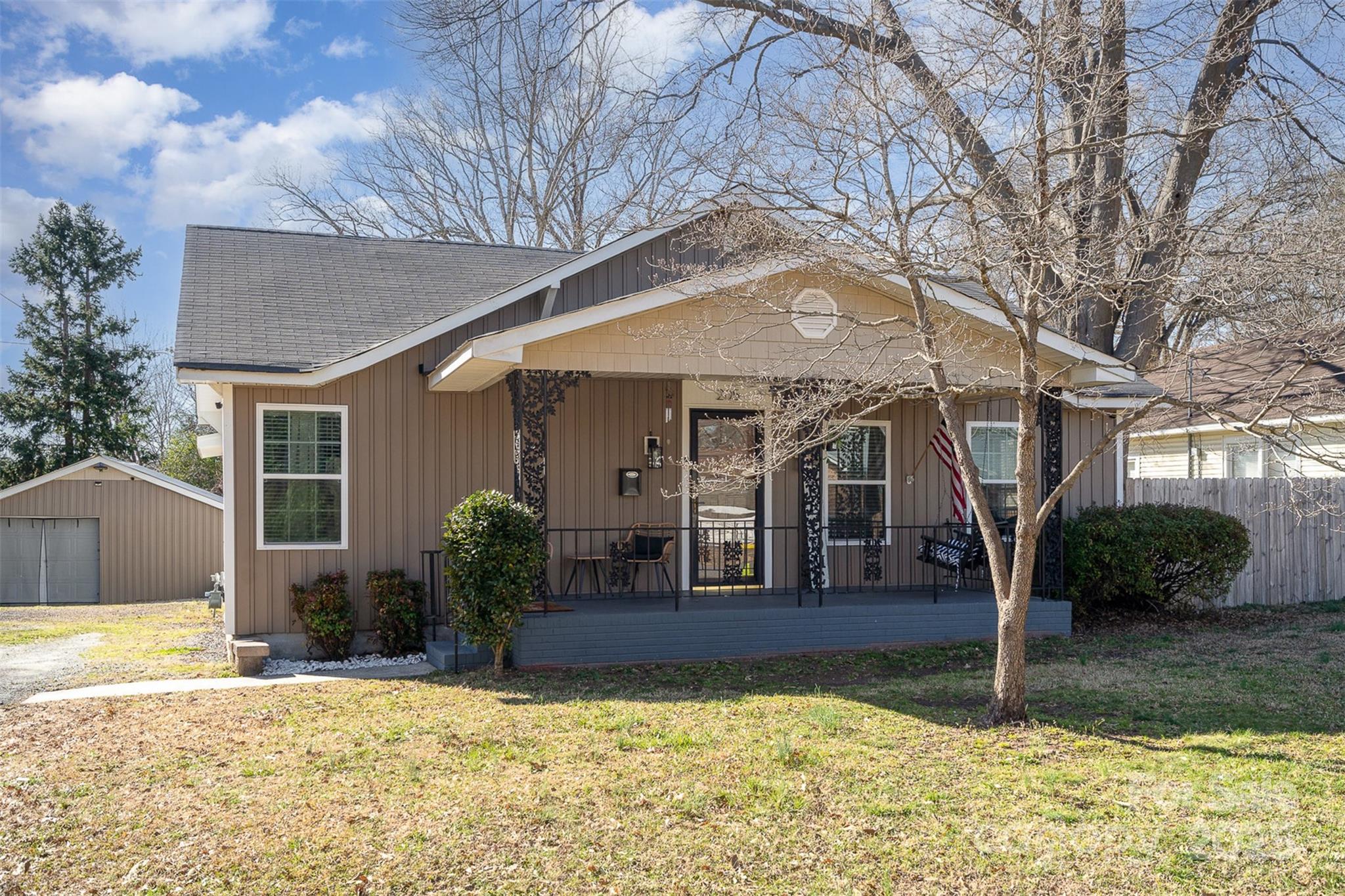 205 S Pine Street Property Photo