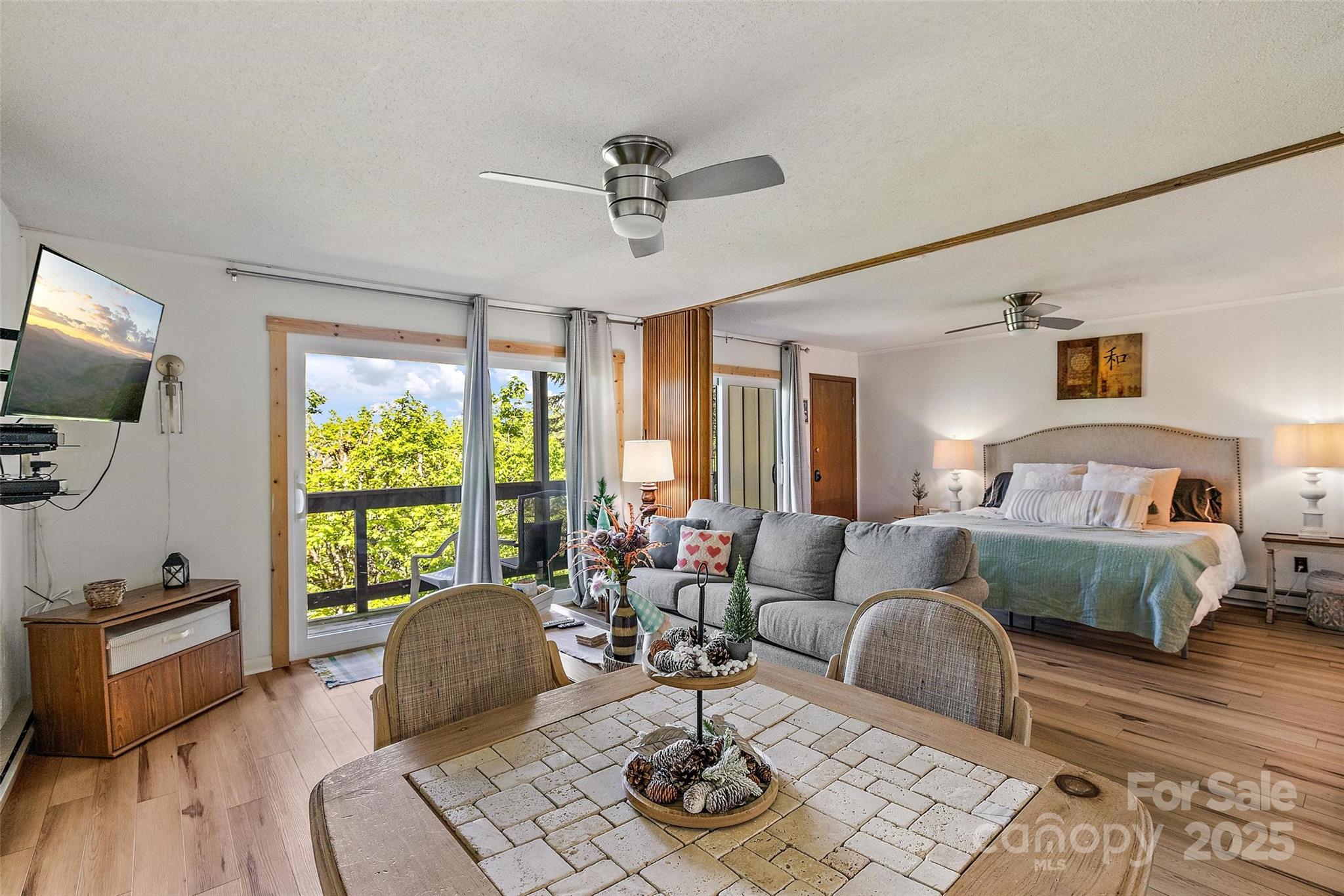 103 Upper Holiday Lane Property Photo 2