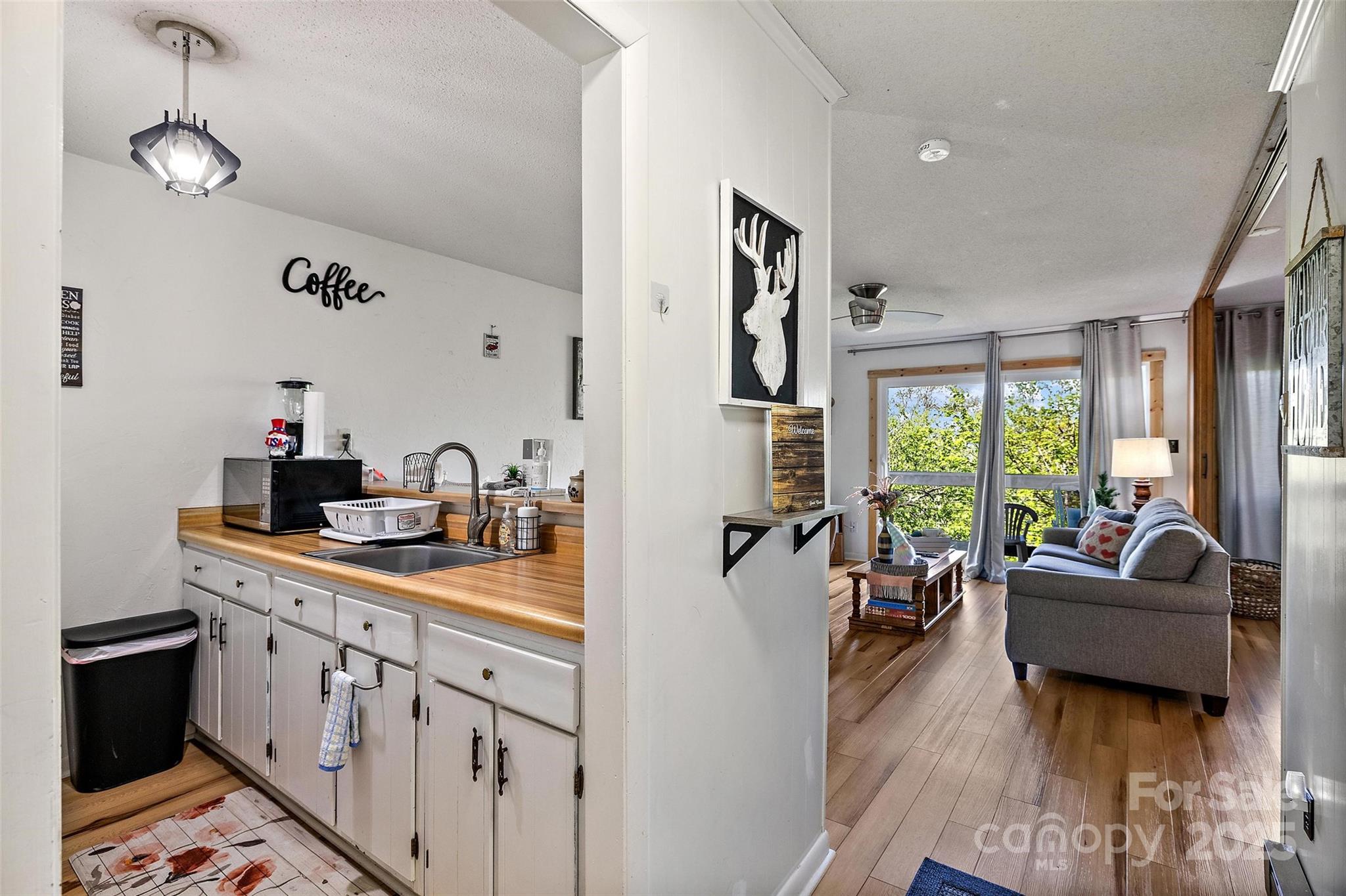 103 Upper Holiday Lane Property Photo 6