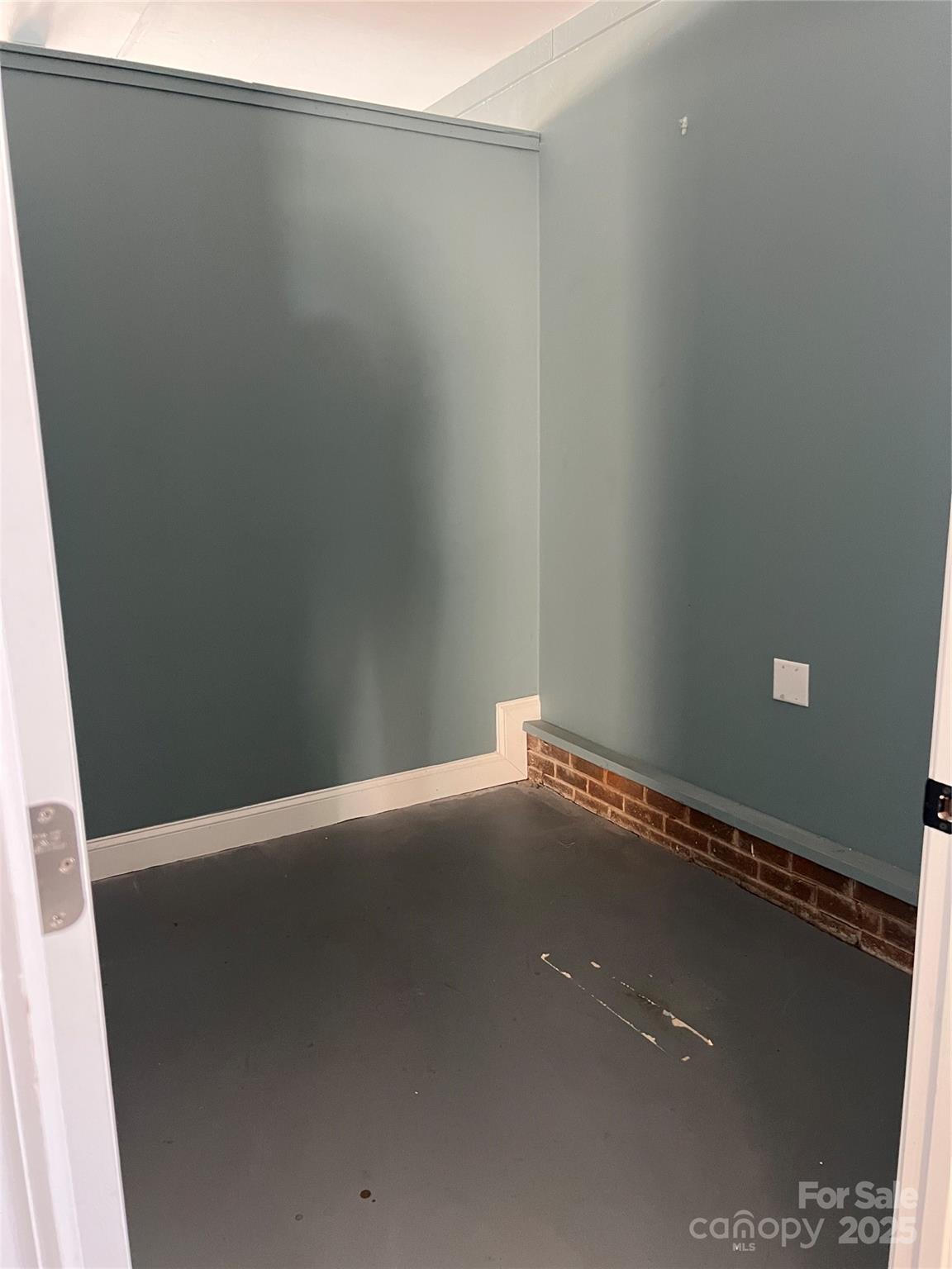 209 E King Street Property Photo 9