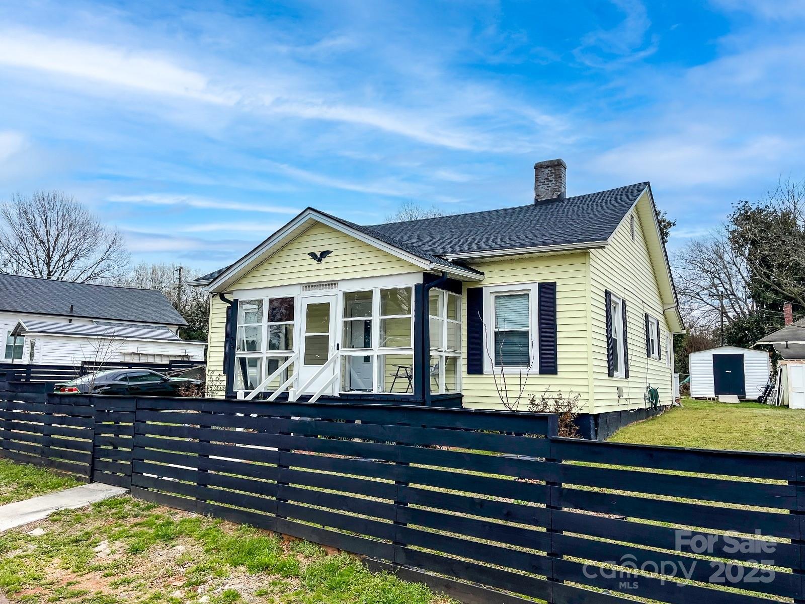 101 Loya Street Property Photo 2