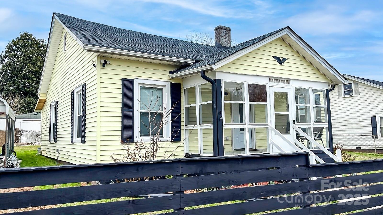 101 Loya Street Property Photo 3