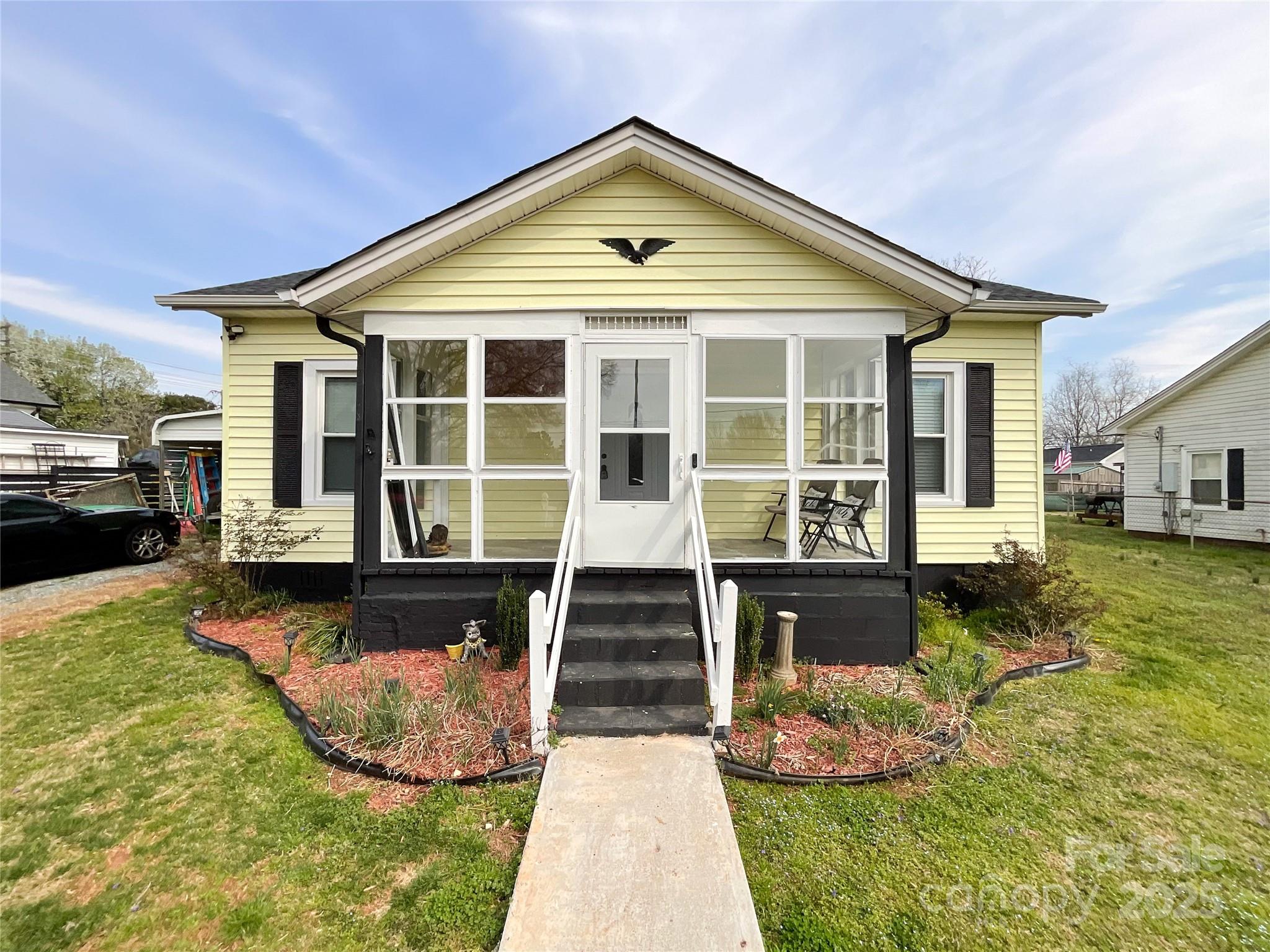 101 Loya Street Property Photo 4