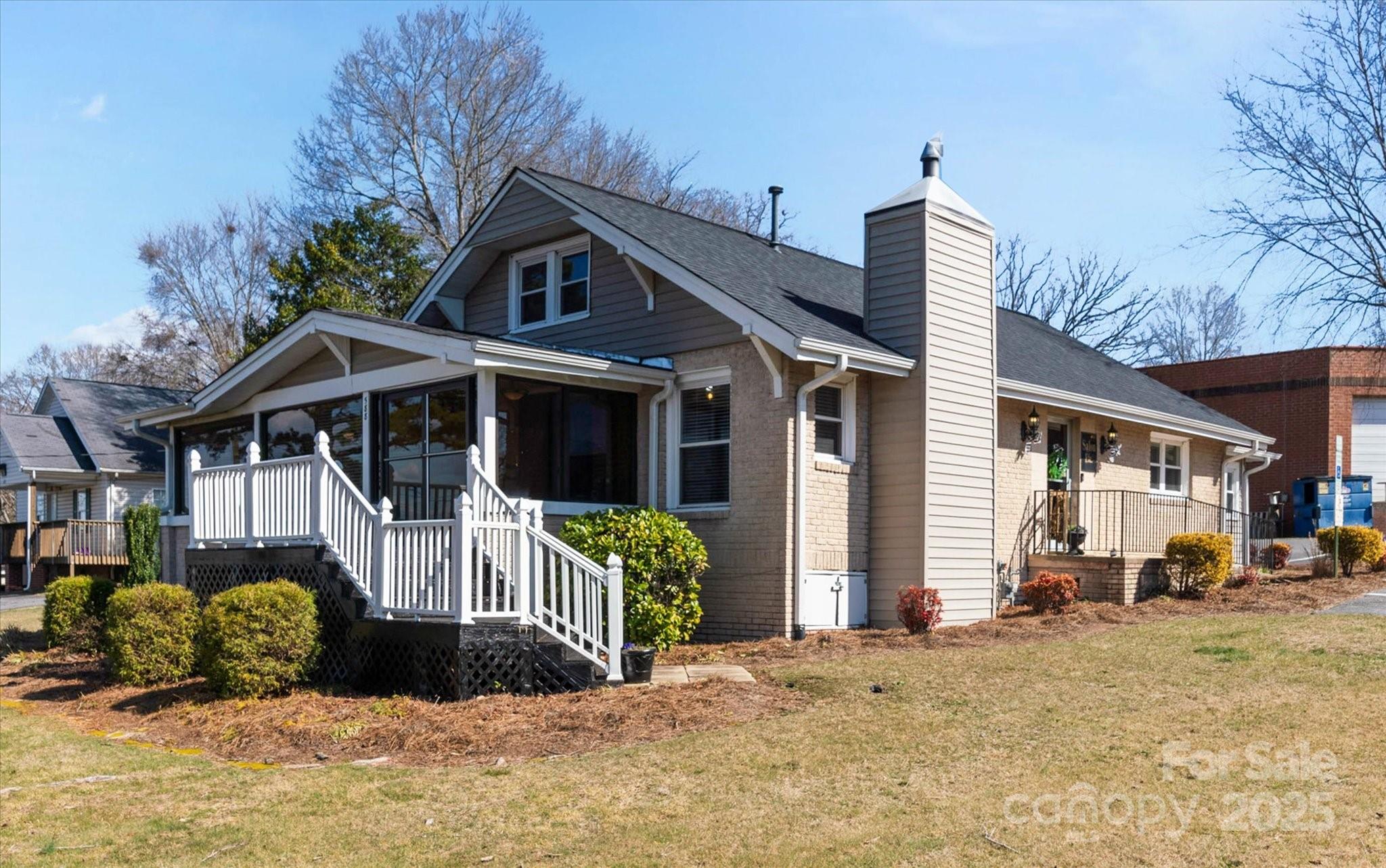 588 11th Street Property Photo